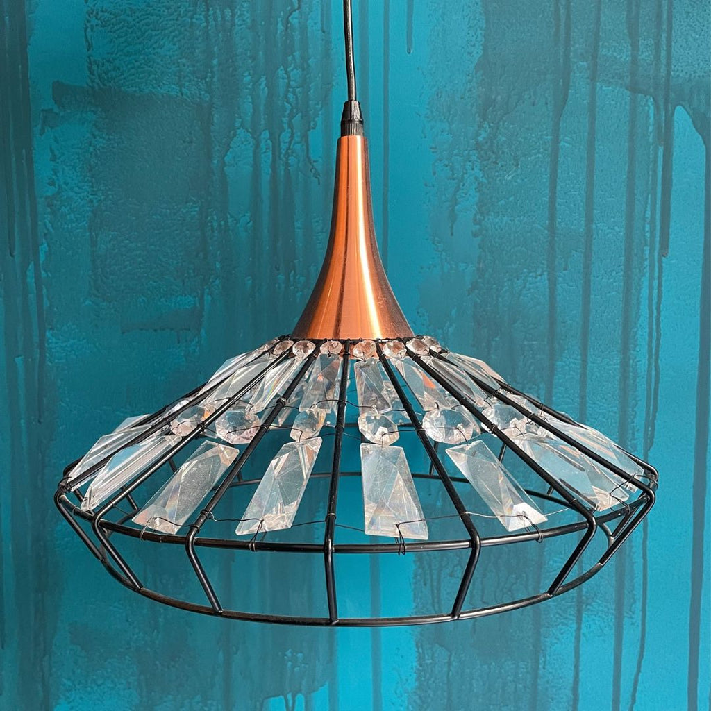 Lámpara colgante de techo con cristales.