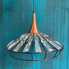 Lámpara colgante de techo con cristales.