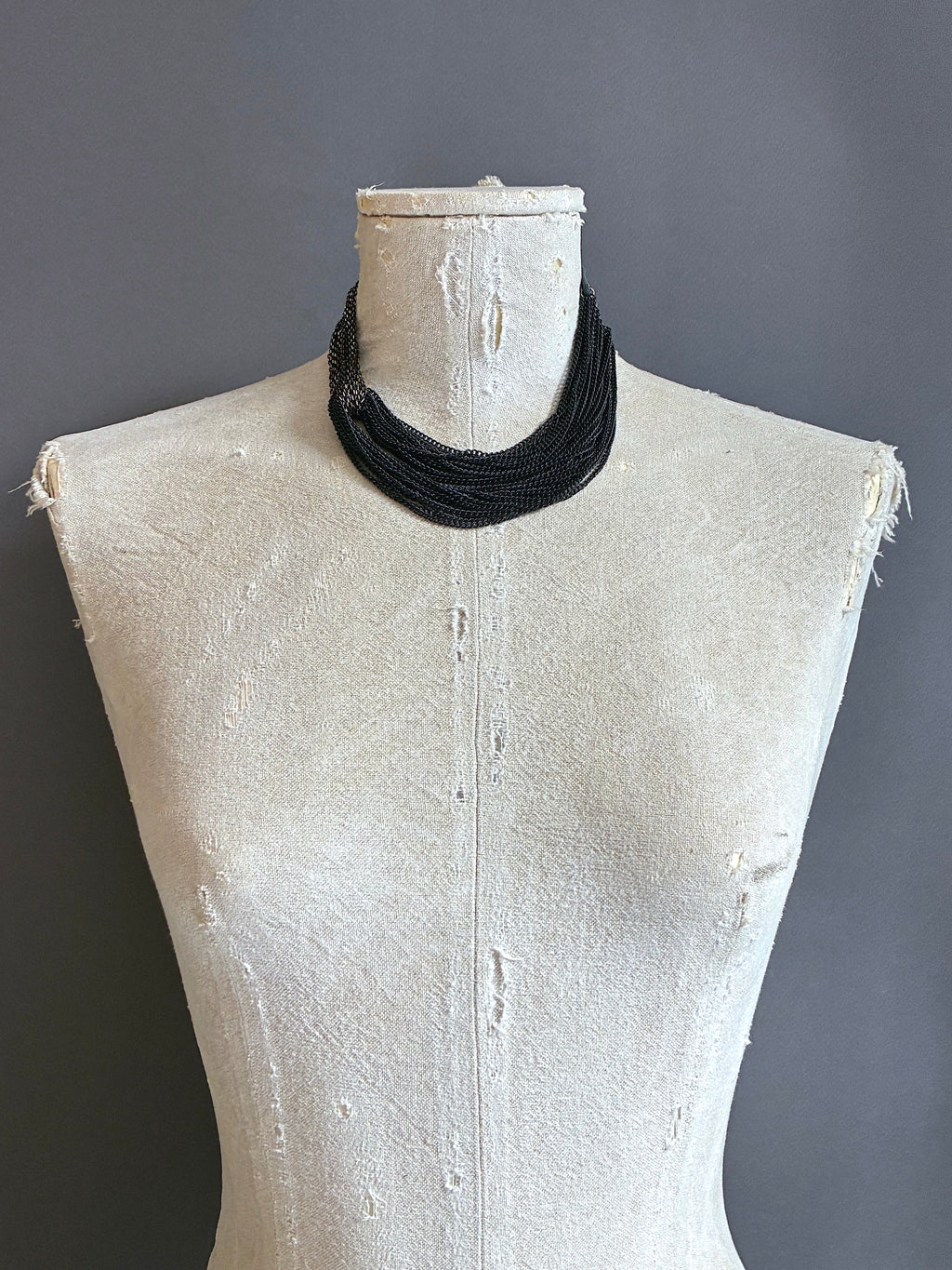 Collar Nudo Corto Negro/Negro