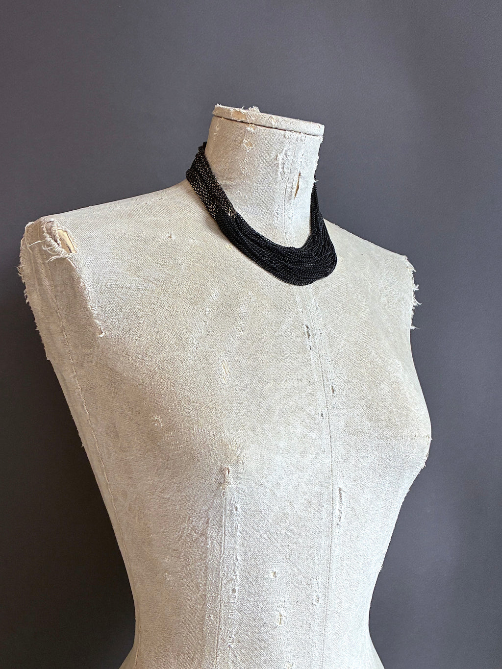 Collar Nudo Corto Negro/Negro