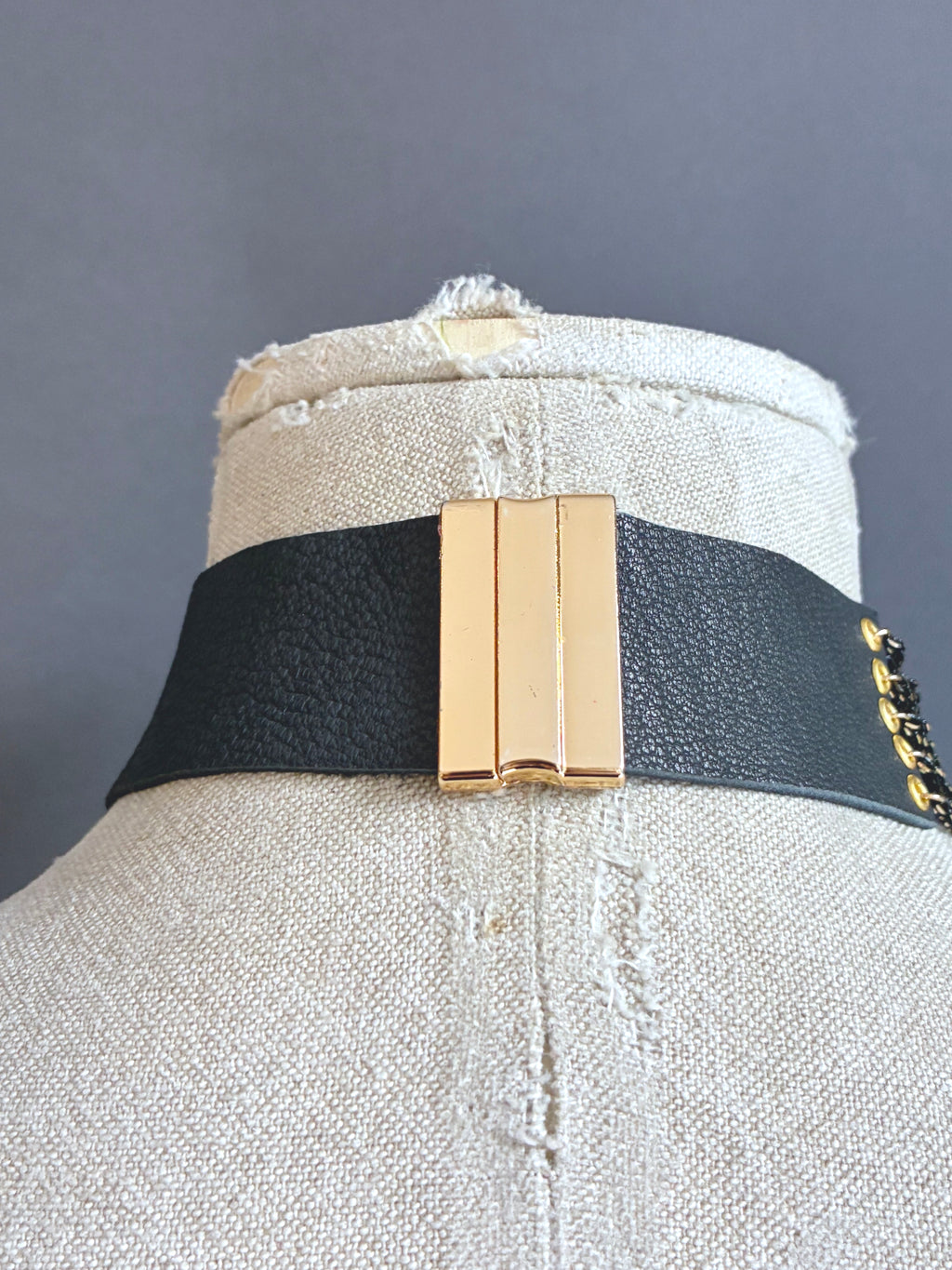 Collar Nudo Corto Negro/Negro