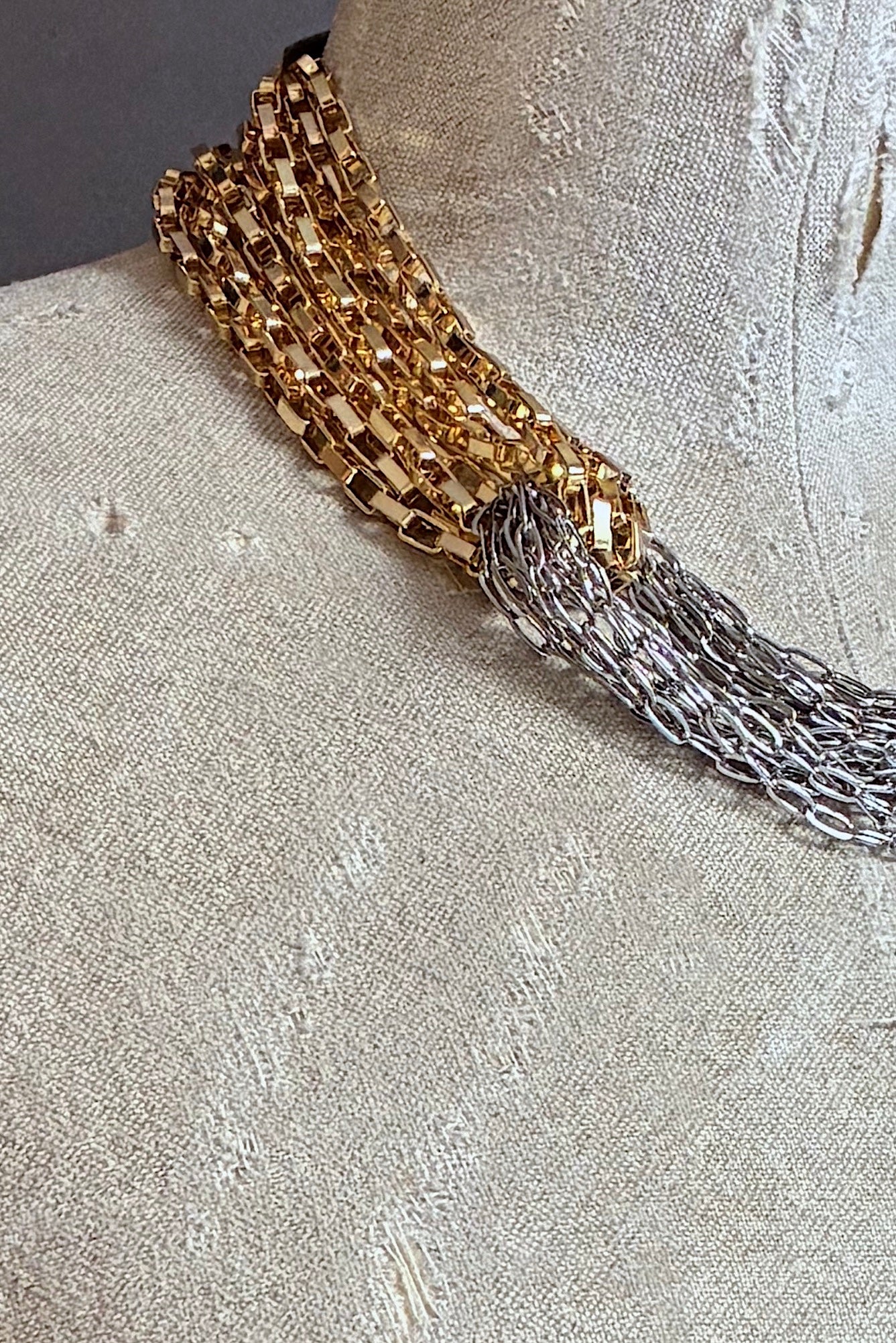 Collar Nudo Corto Dorado/Plateado Eslabones