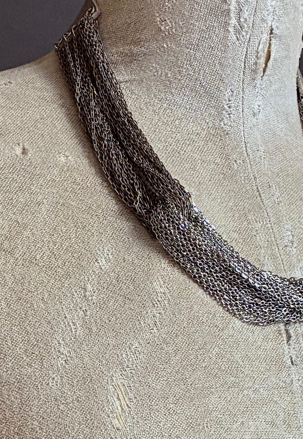 Collar Nudo Corto Plateado/Plateado