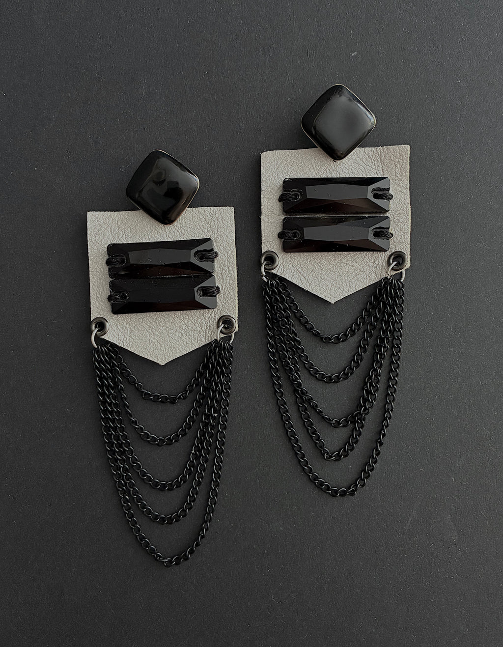 Pendientes piel Gris perla.