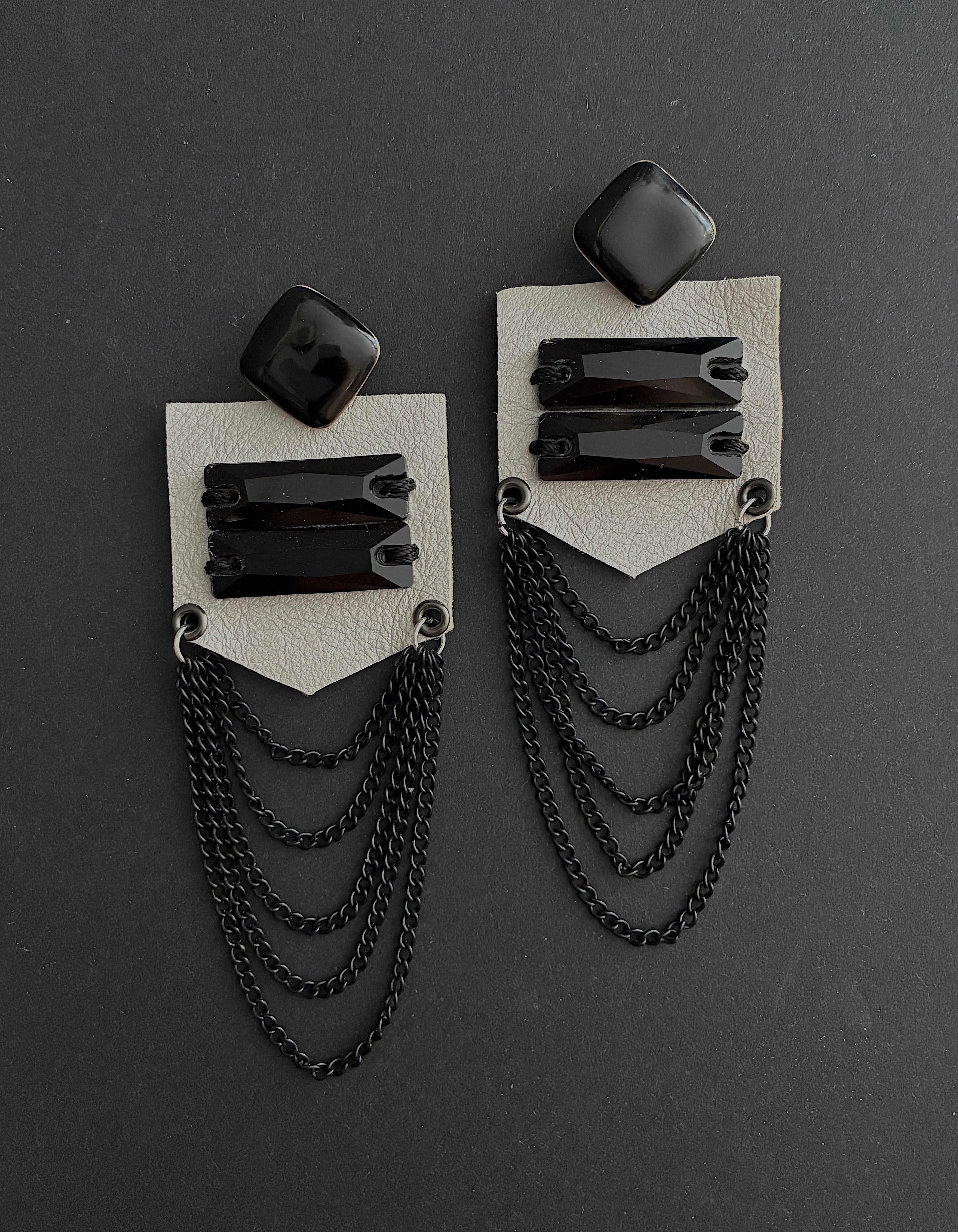 Pendientes piel Gris perla.