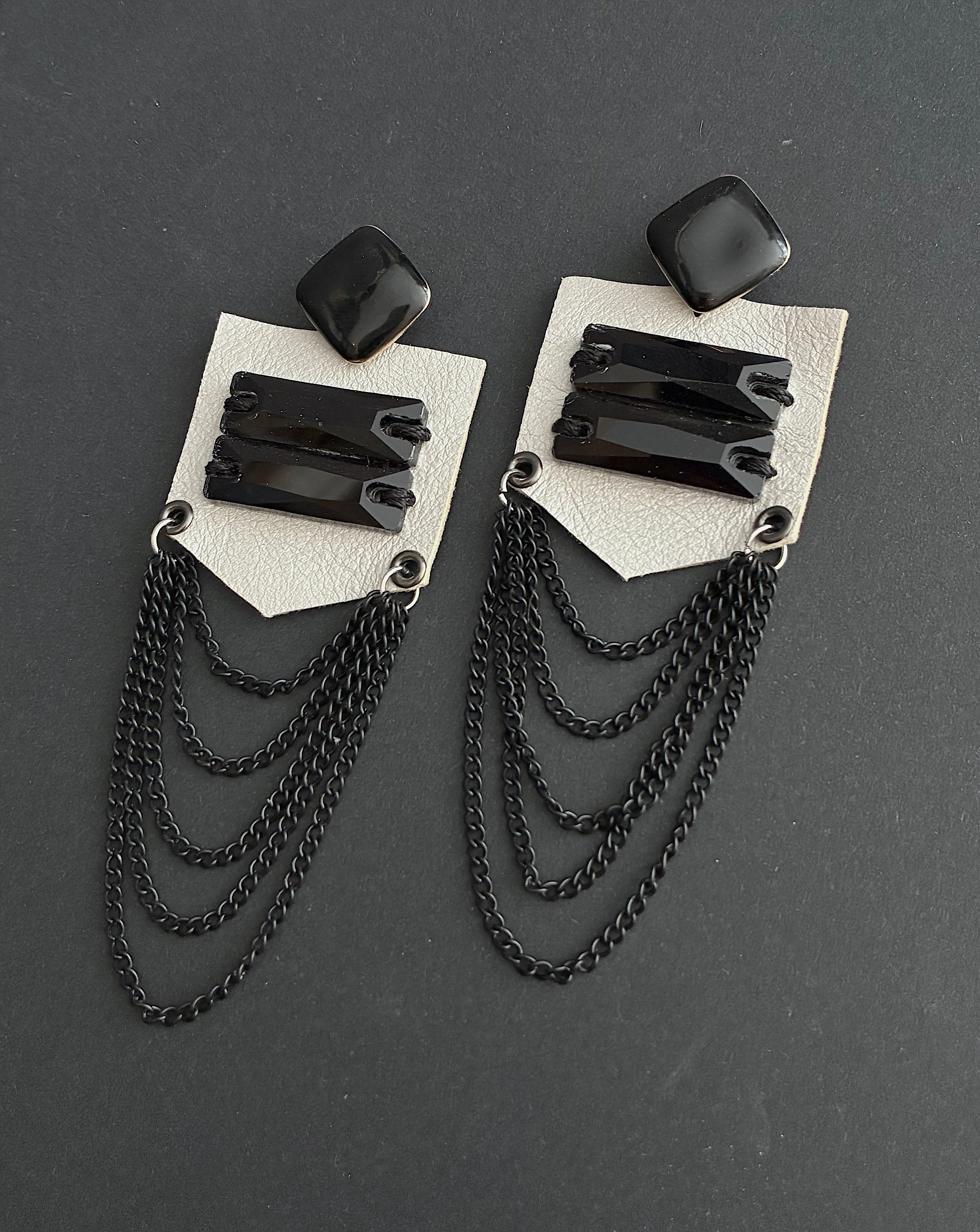 Pendientes piel Gris perla.