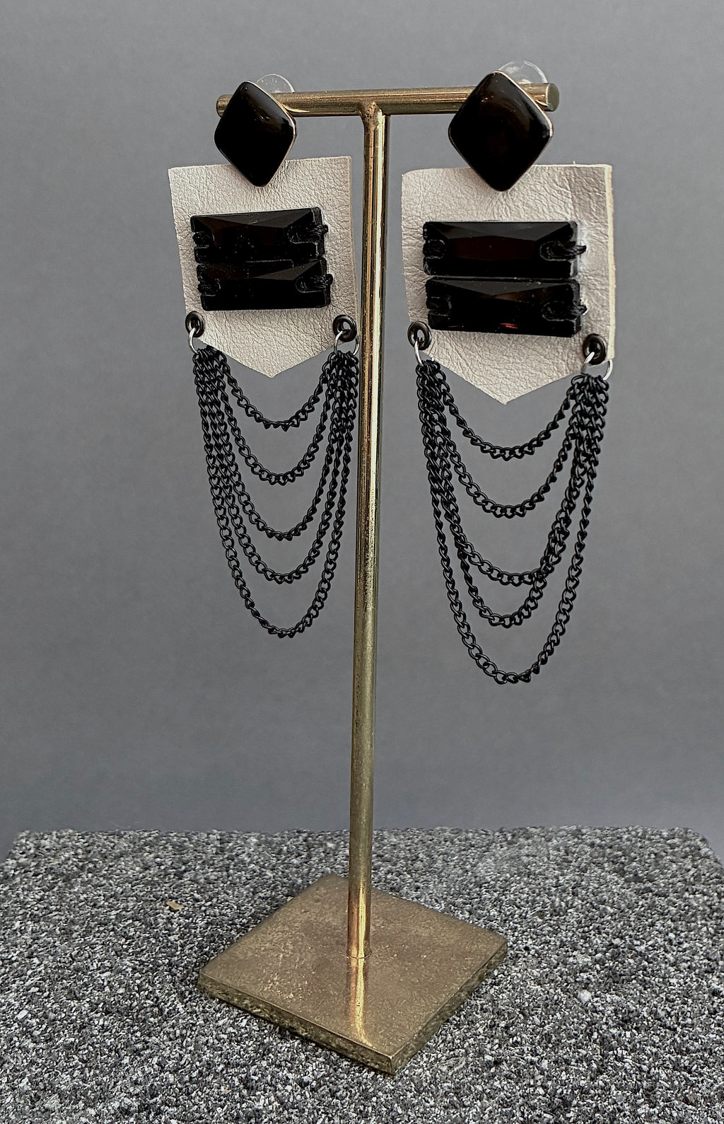 Pendientes piel Gris perla.