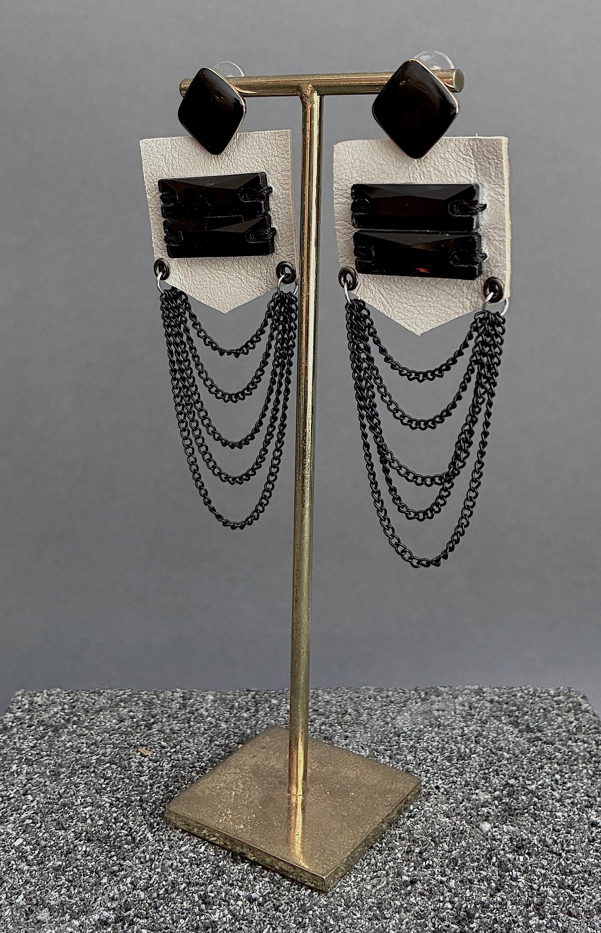 Pendientes piel Gris perla.