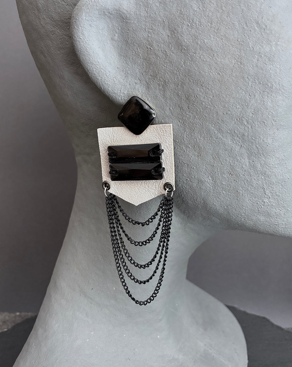 Pendientes piel Gris perla.