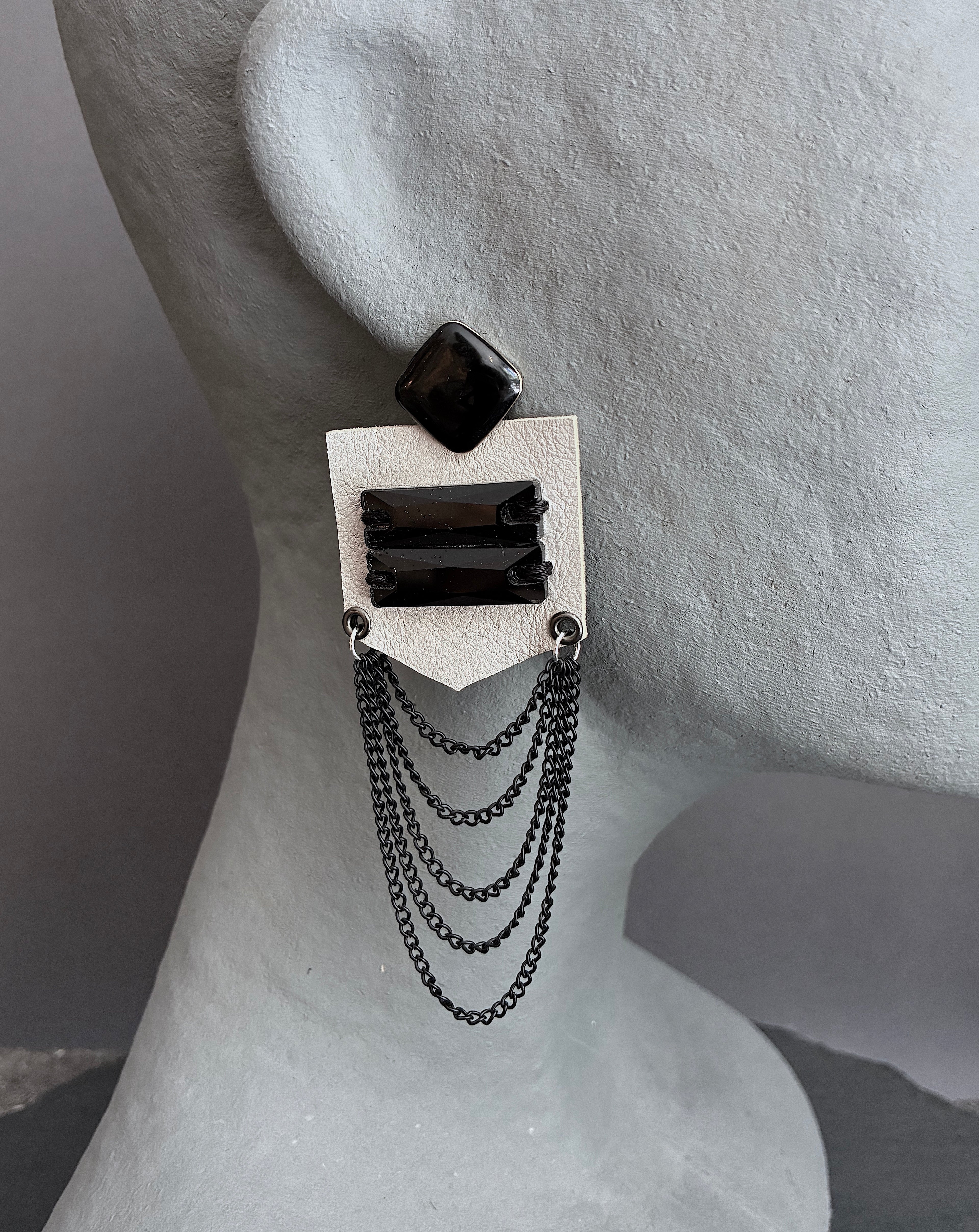 Pendientes piel Gris perla.