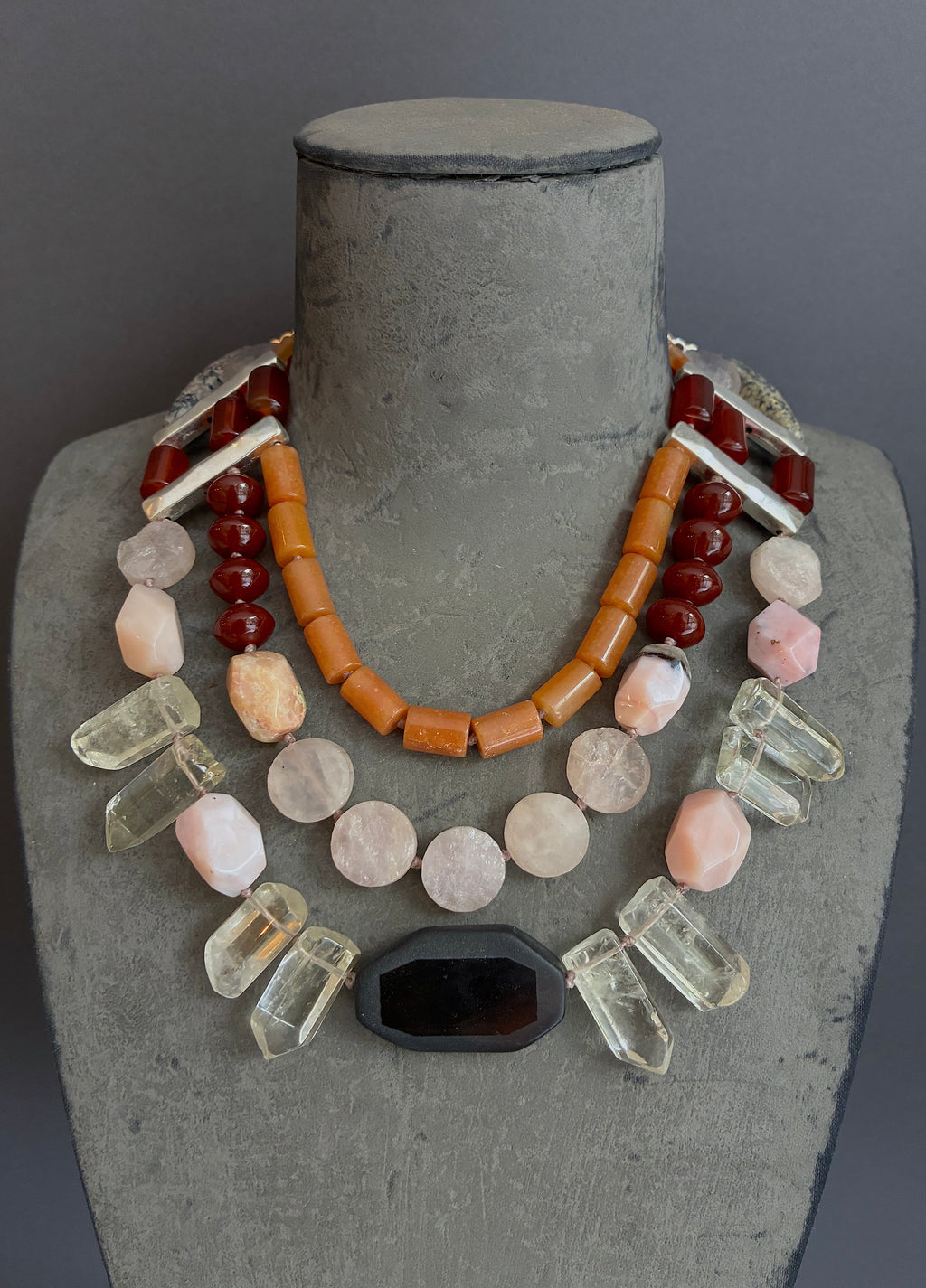 Collar "Aura Terracota y Rosa"