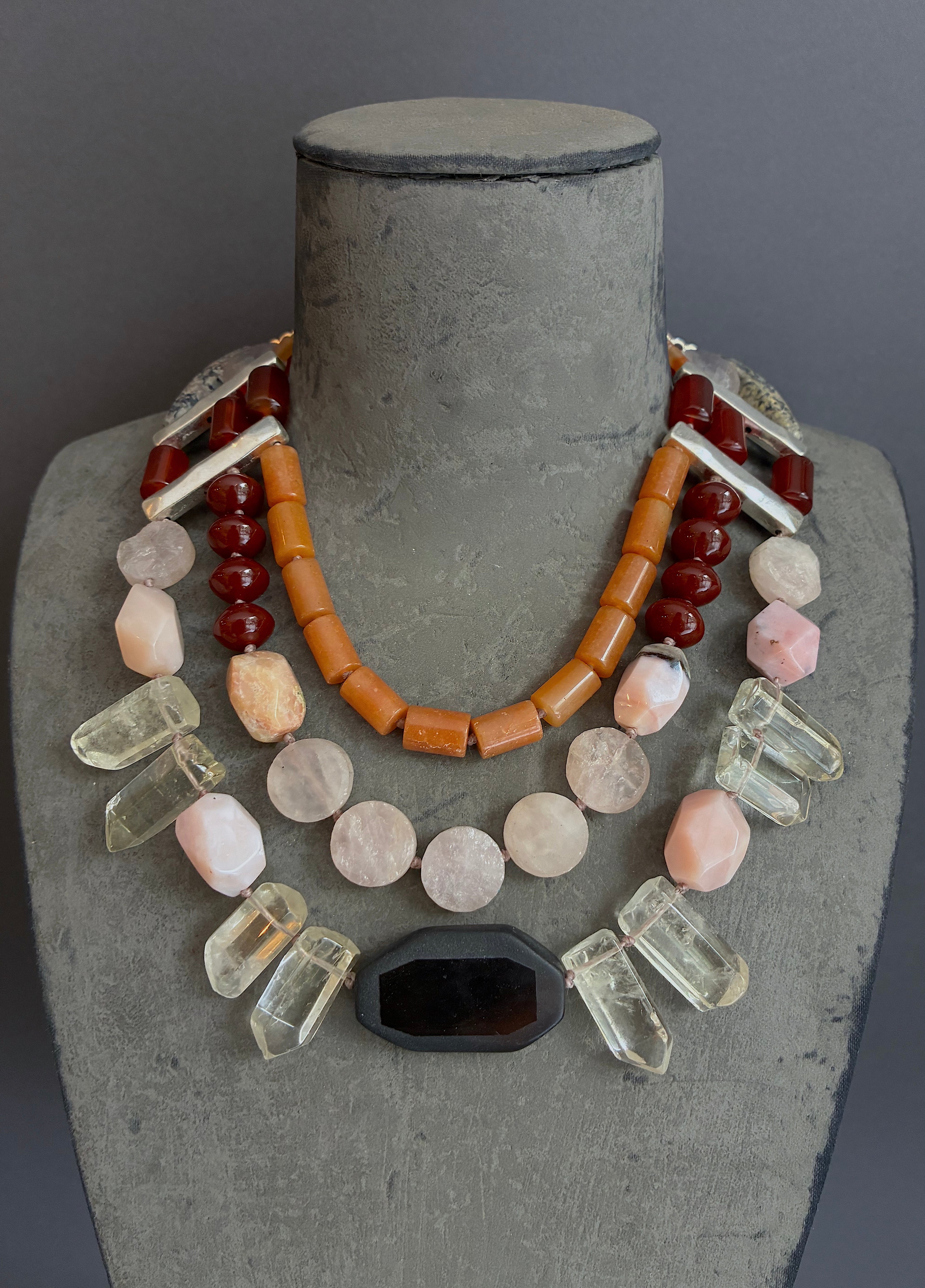 Collar "Aura Terracota y Rosa"
