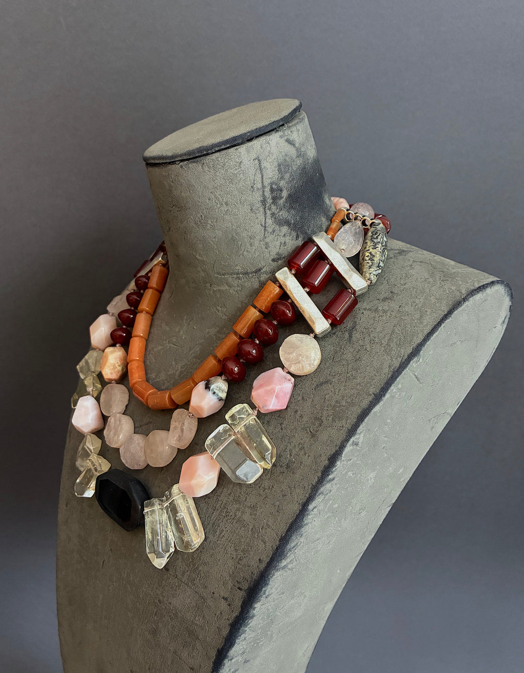 Collar "Aura Terracota y Rosa"