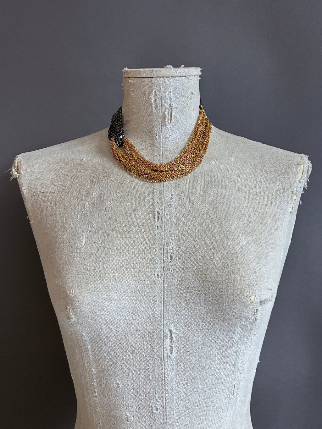 Collar Nudo Corto Steel/Dorada