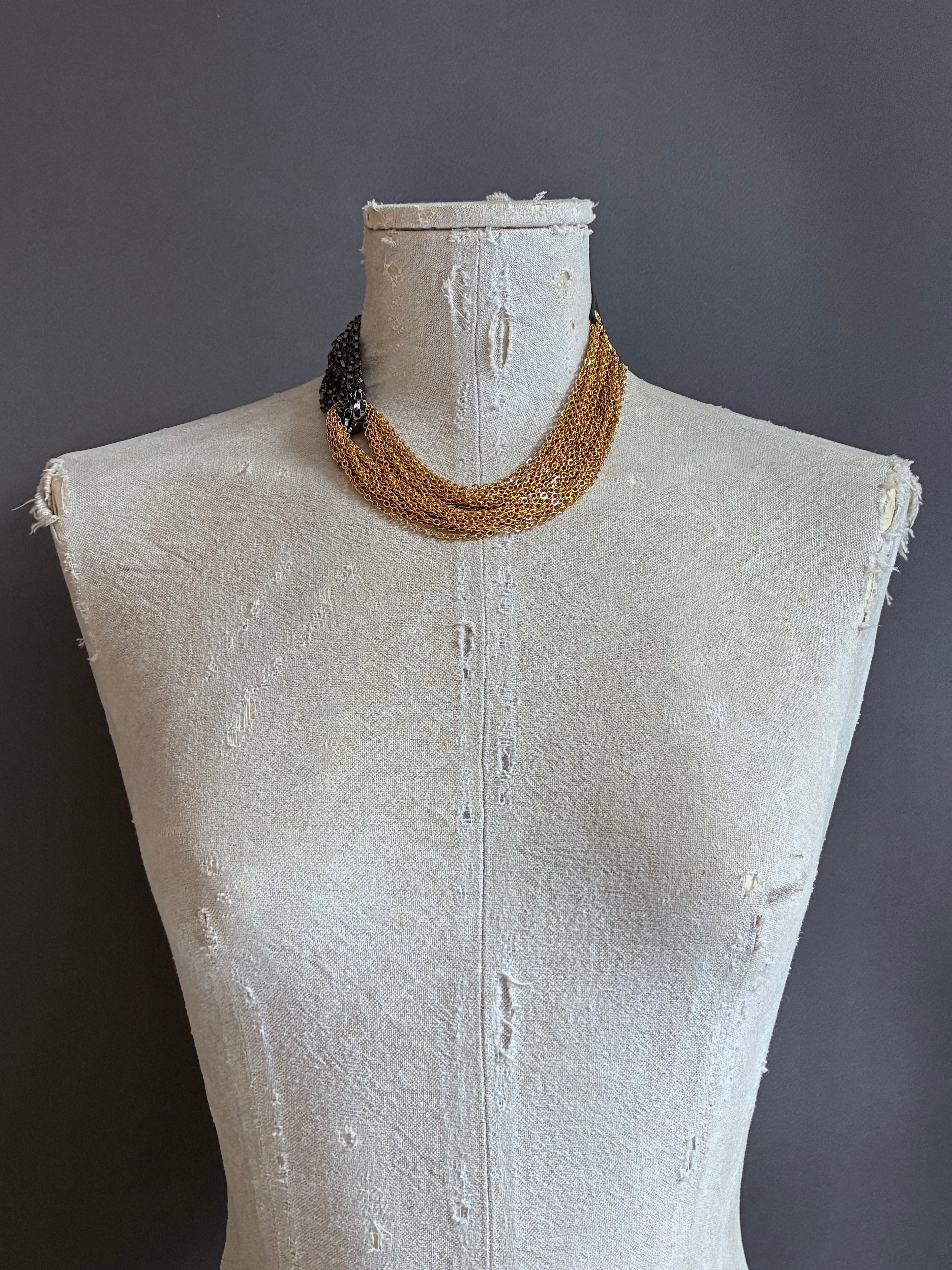 Collar Nudo Corto Steel/Dorada