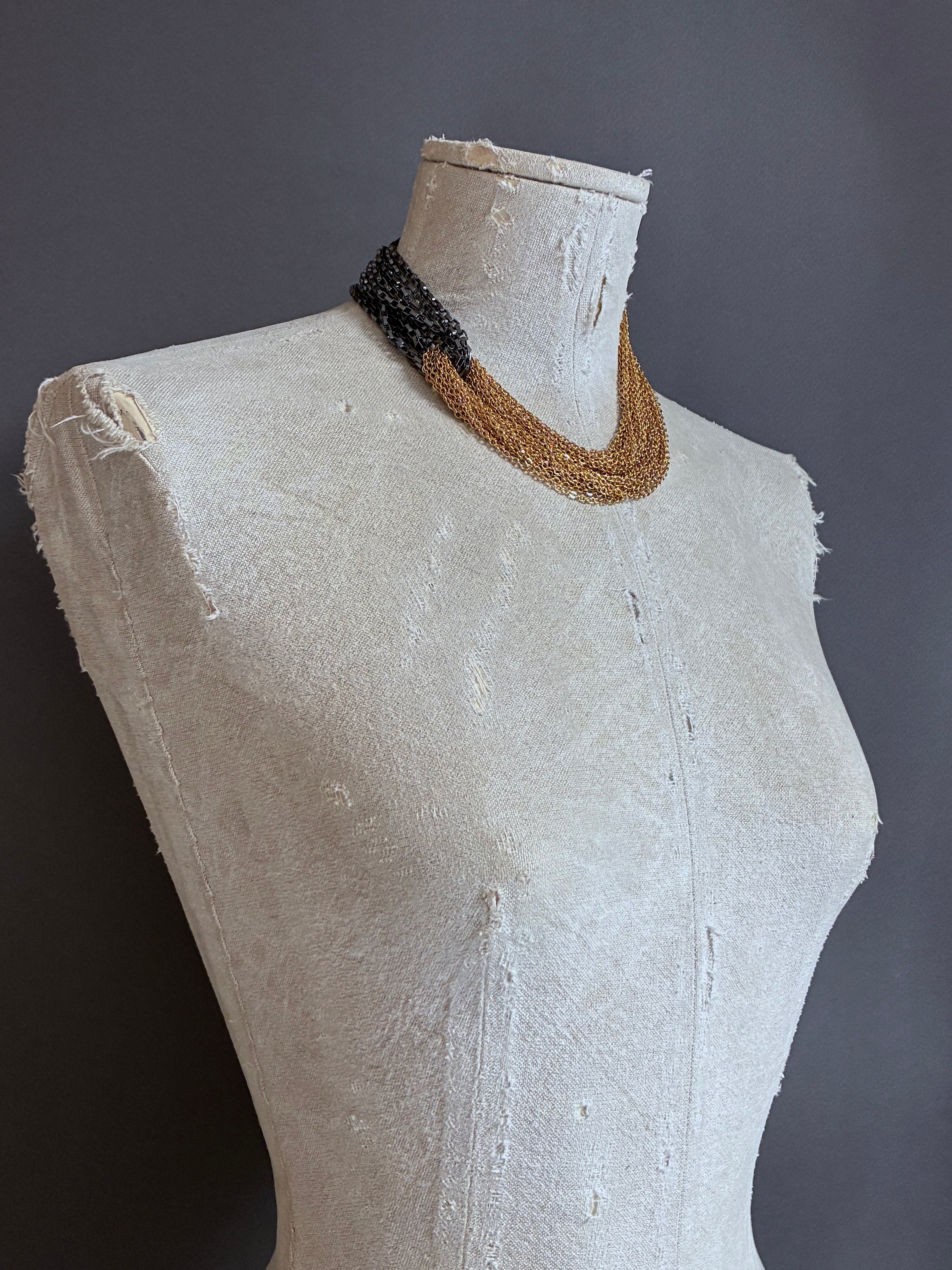 Collar Nudo Corto Steel/Dorada