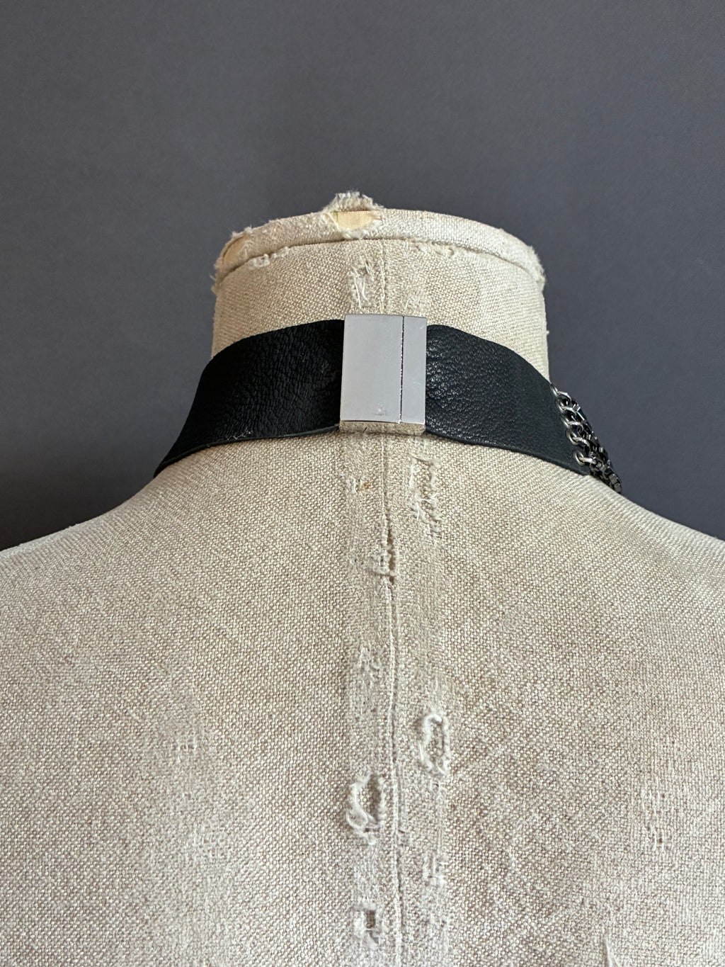 Collar Nudo Corto Steel/Dorada