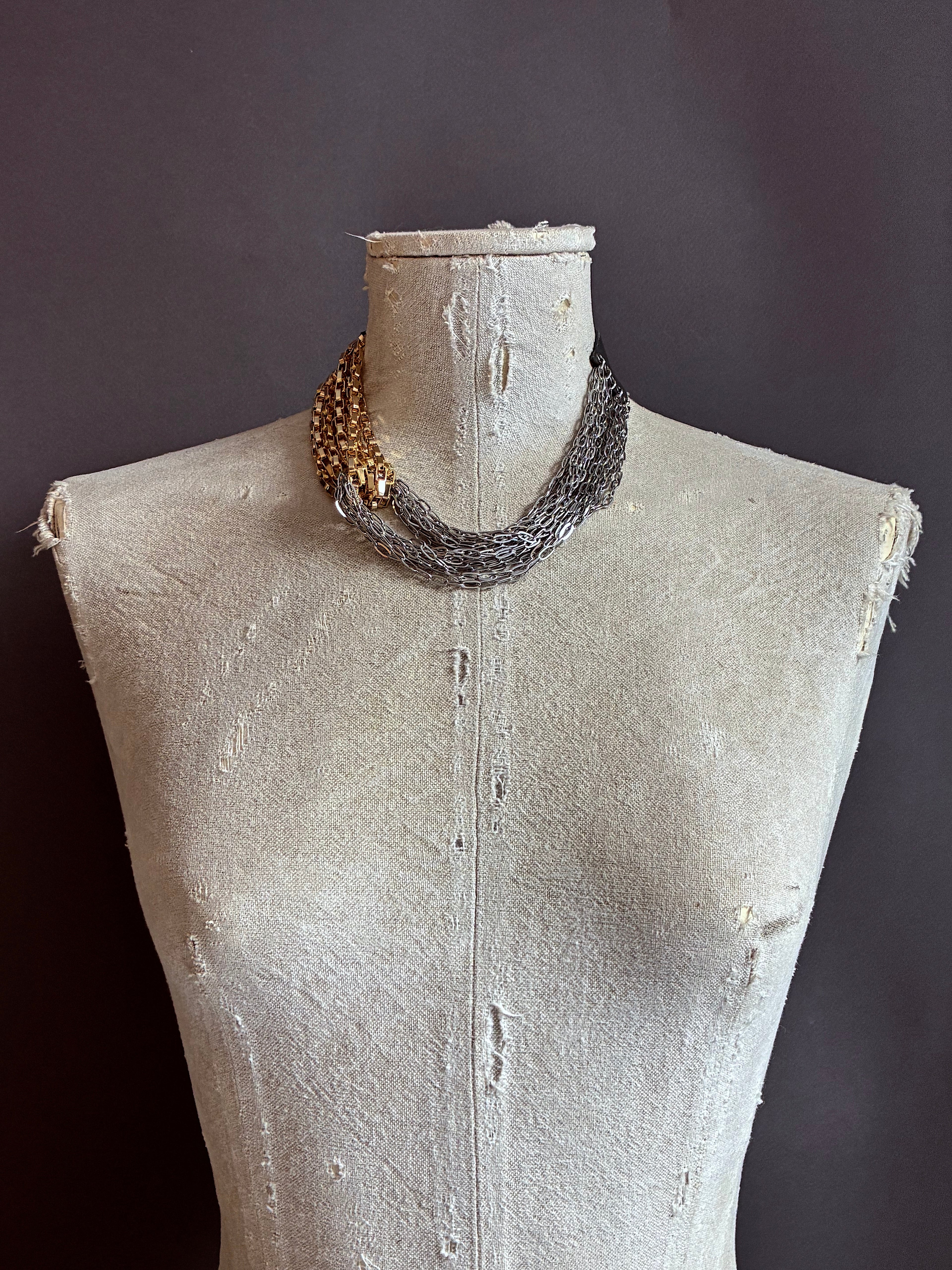 Collar Nudo Corto Dorado/Plateado Eslabones