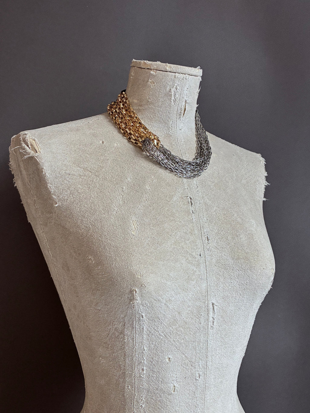 Collar Nudo Corto Dorado/Plateado Eslabones