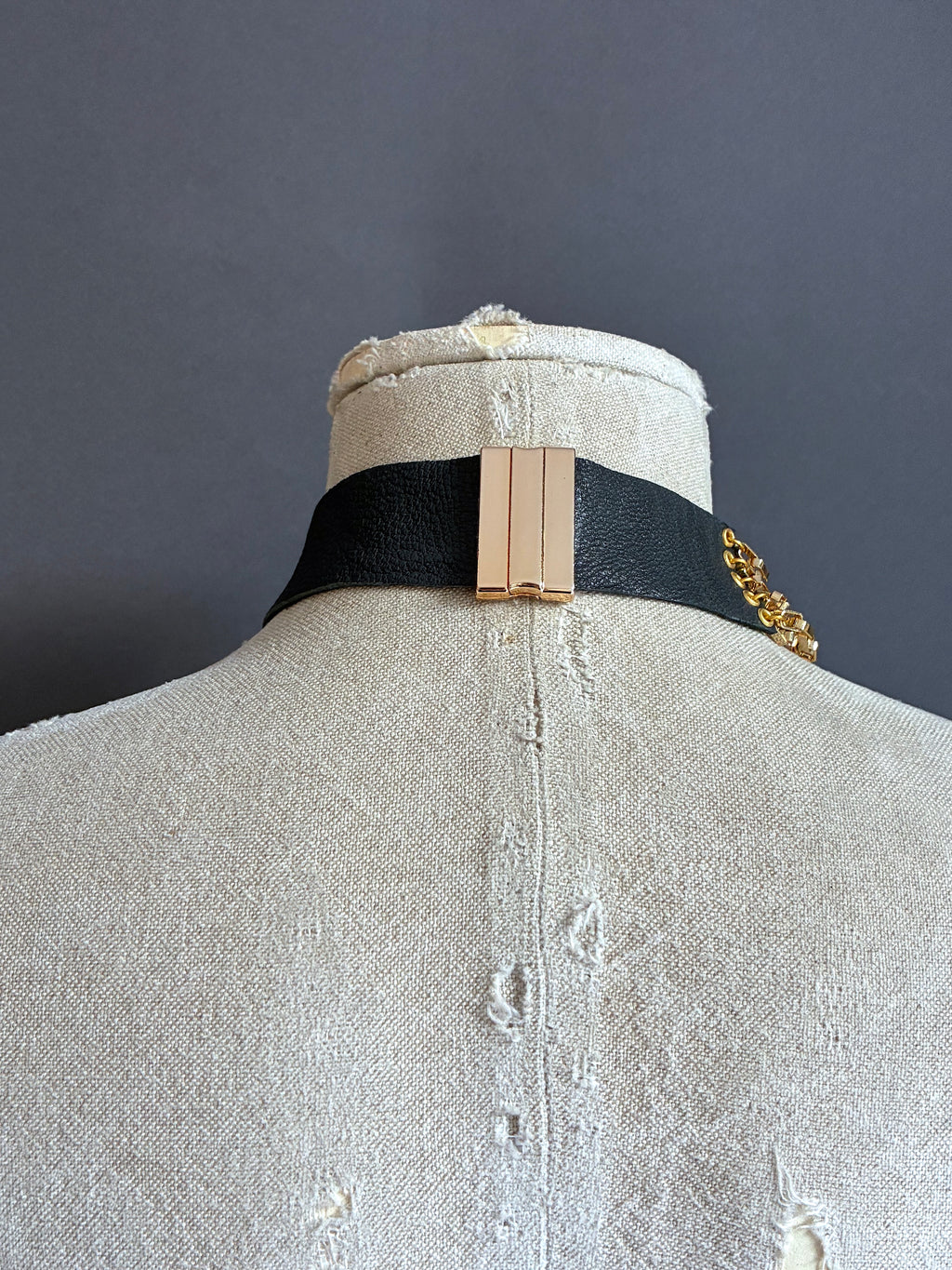 Collar Nudo Corto Dorado/Plateado Eslabones