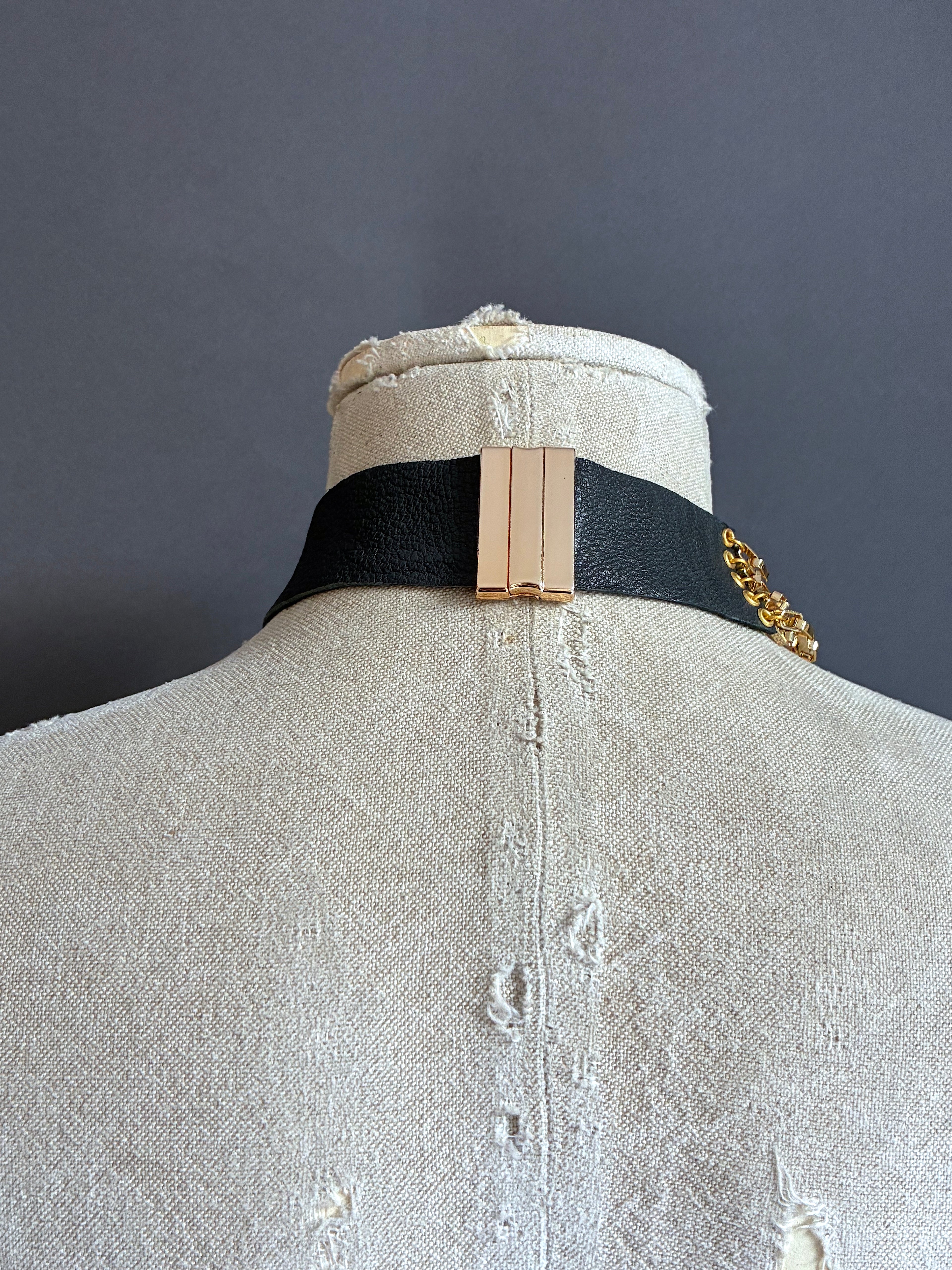 Collar Nudo Corto Dorado/Plateado Eslabones