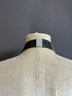 Collar Nudo Corto Plateado/Negro