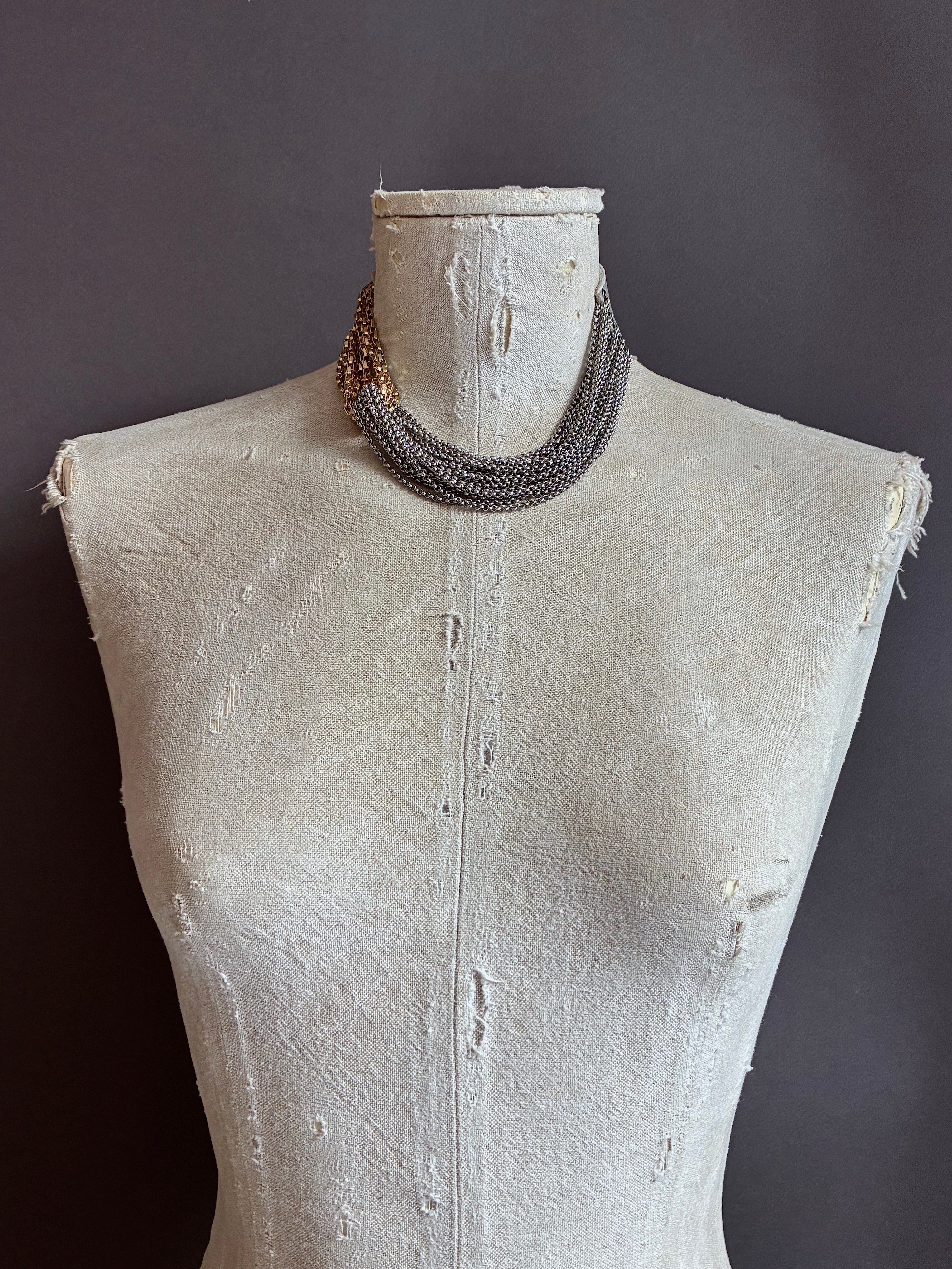 Collar Nudo Corto Dorado/Plateado