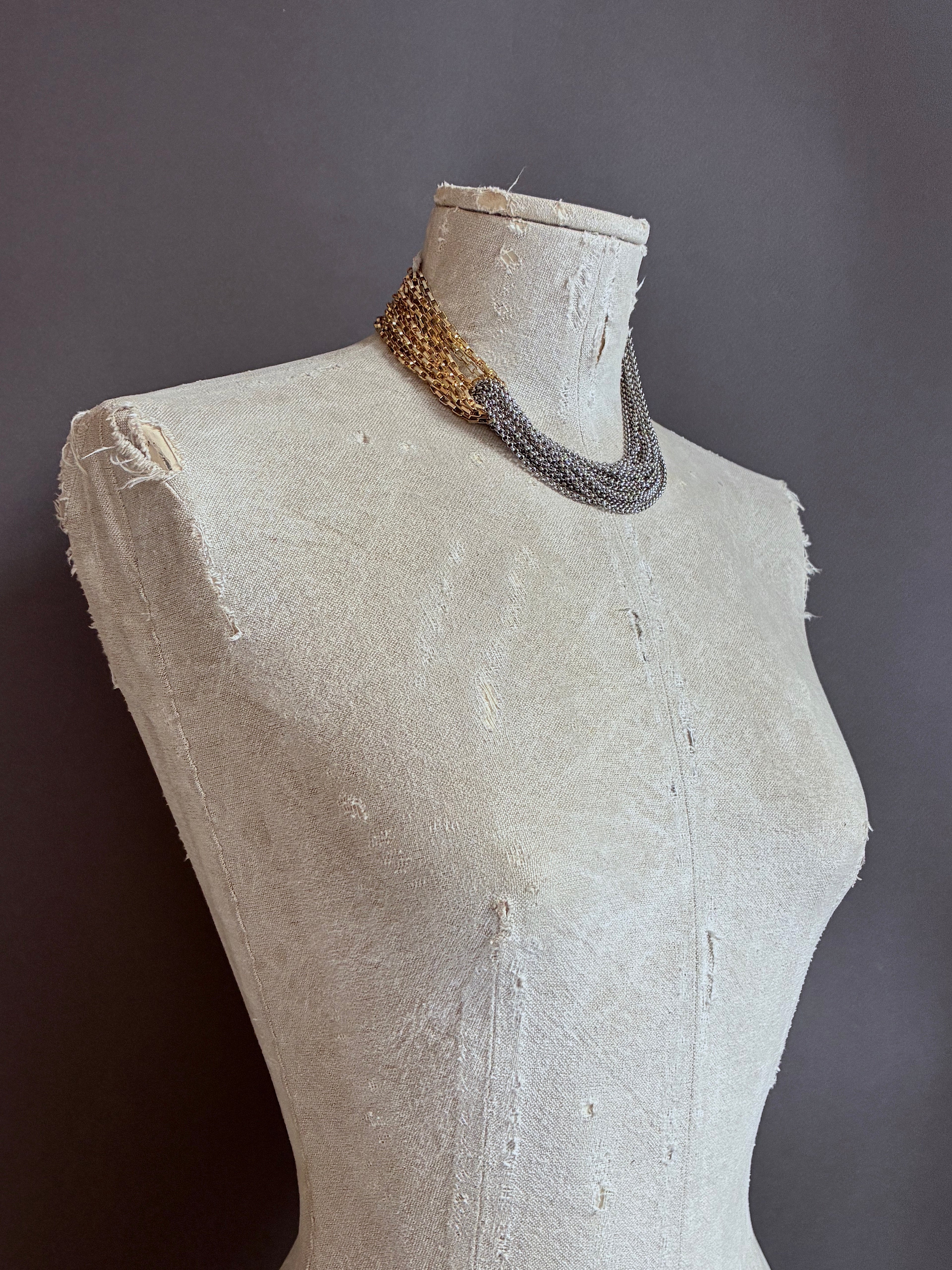 Collar Nudo Corto Dorado/Plateado