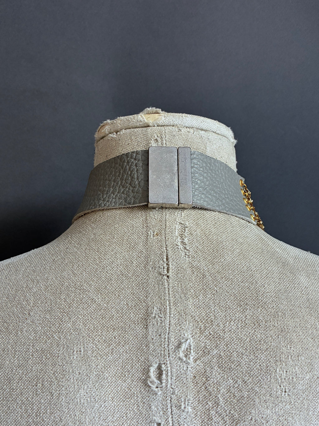 Collar Nudo Corto Dorado/Plateado