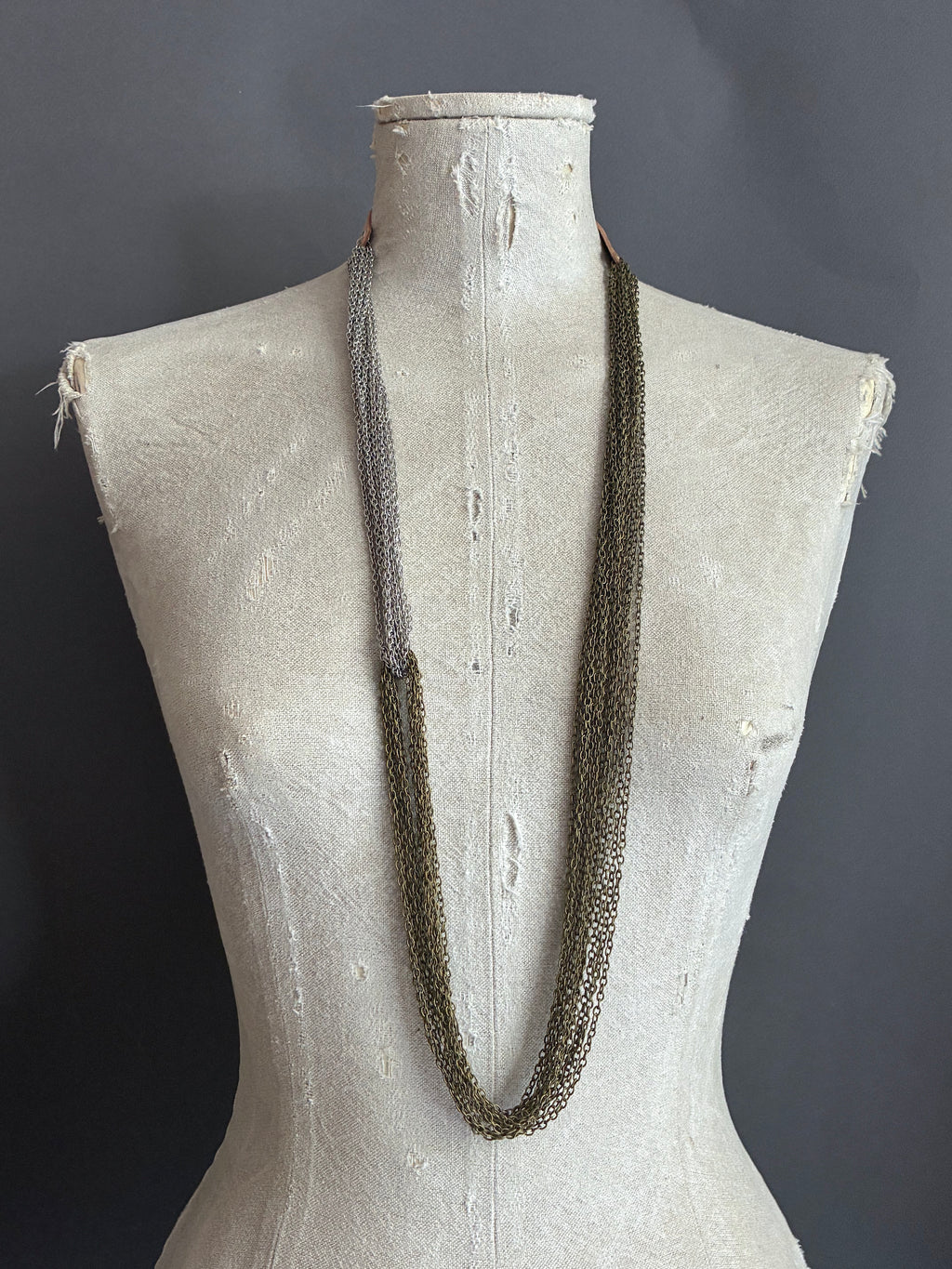 Collar Nudo Largo Plateado/Latón envejecido