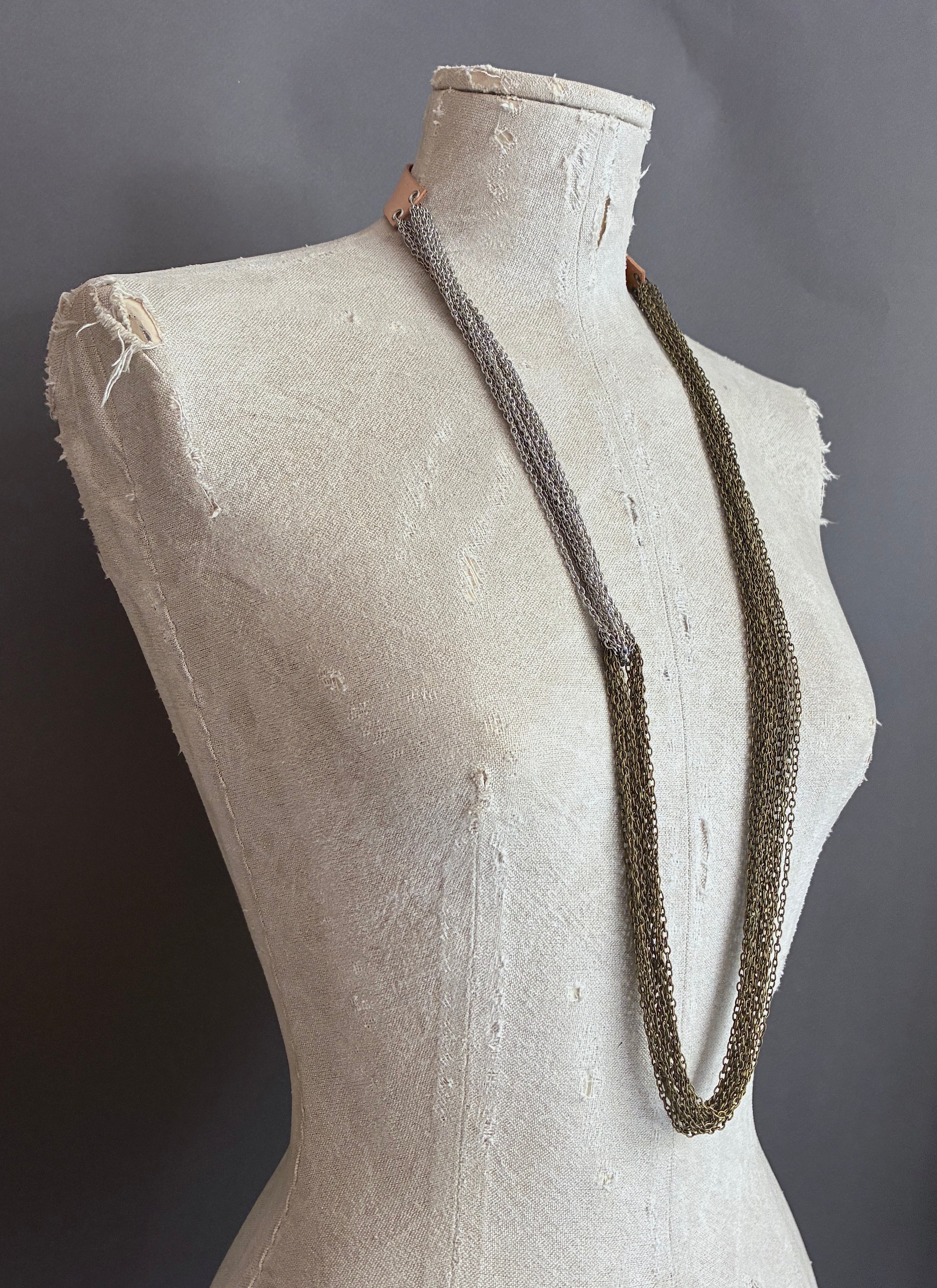 Collar Nudo Largo Plateado/Latón envejecido