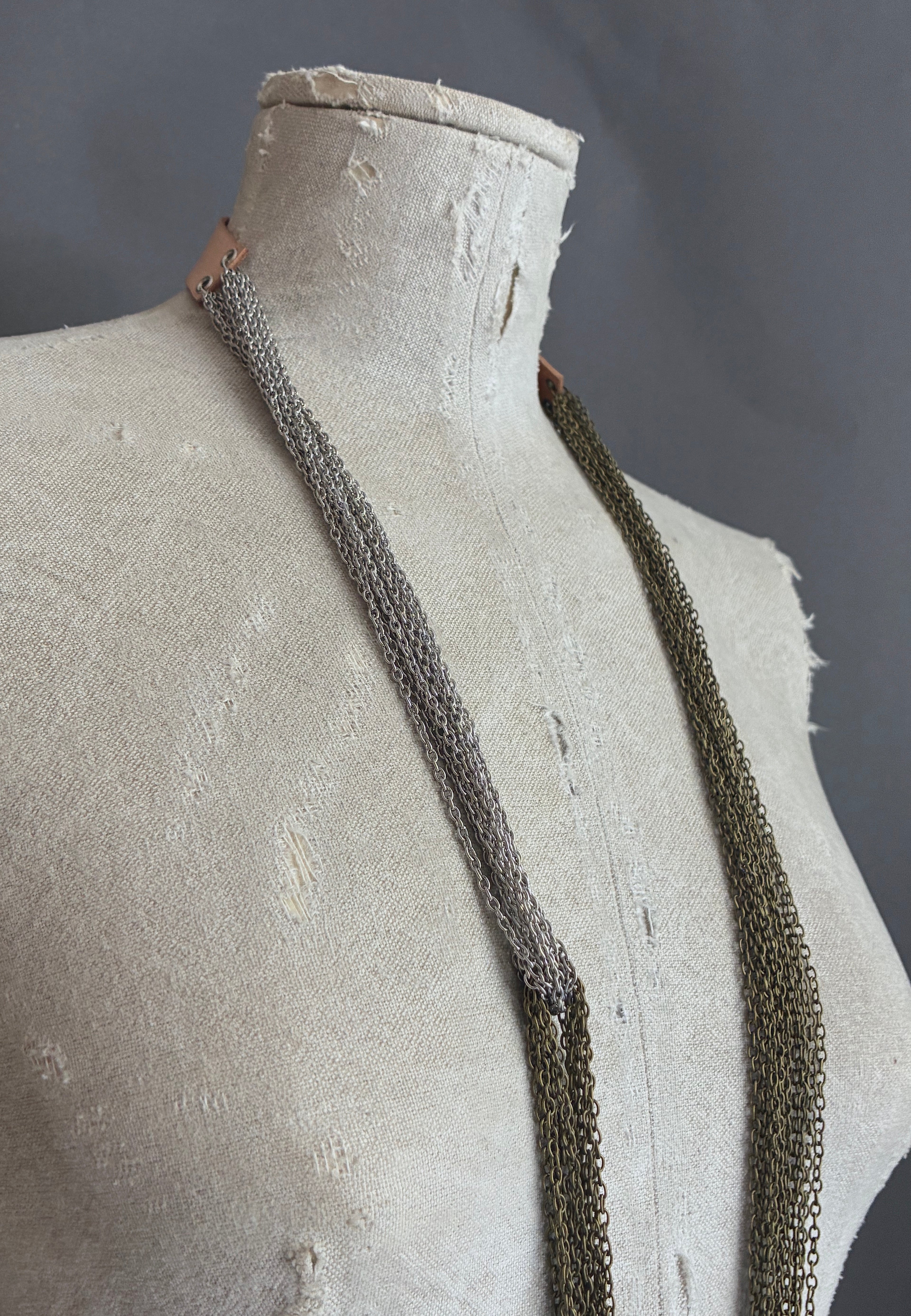 Collar Nudo Largo Plateado/Latón envejecido