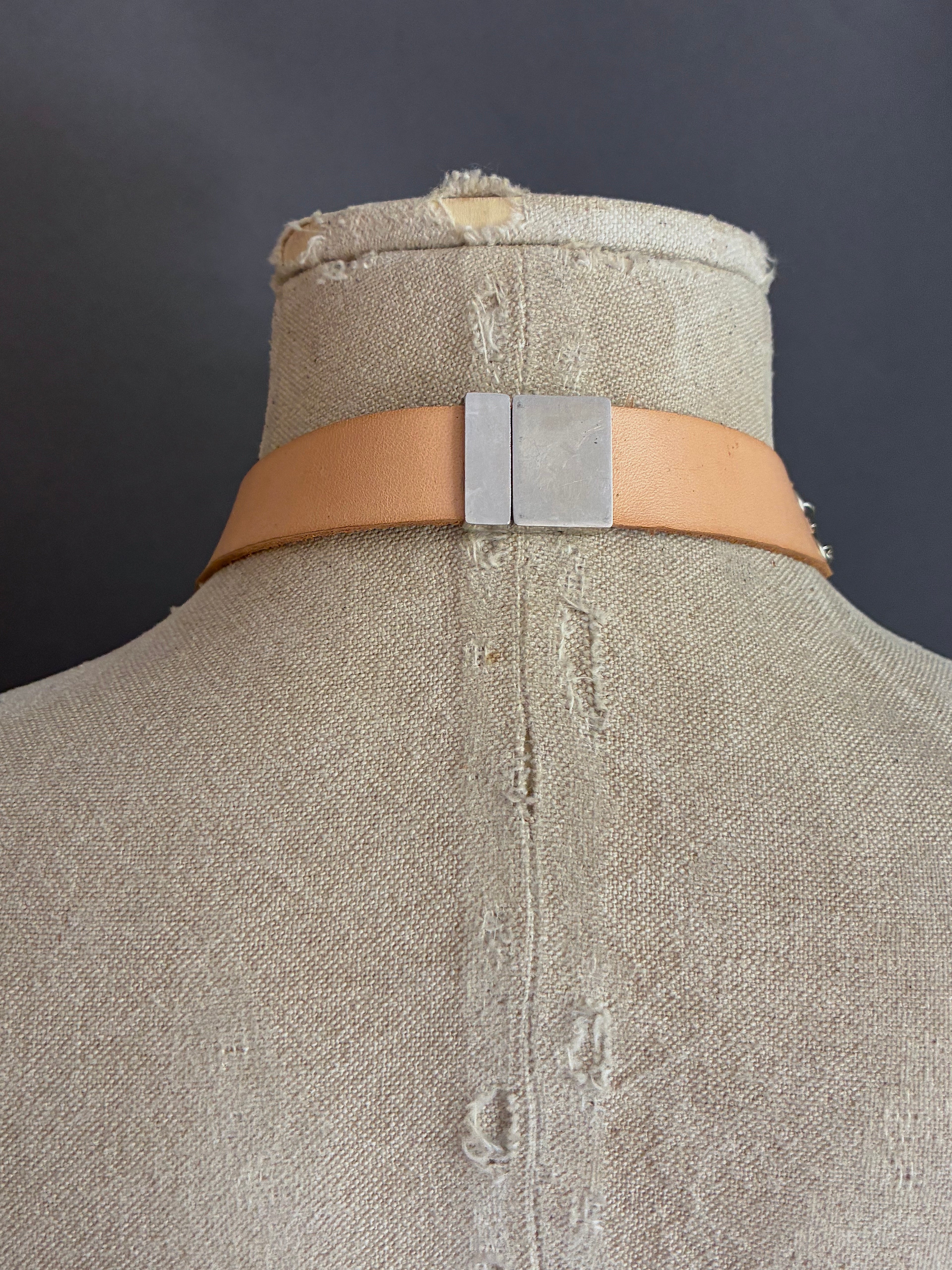 Collar Nudo Largo Plateado/Latón envejecido