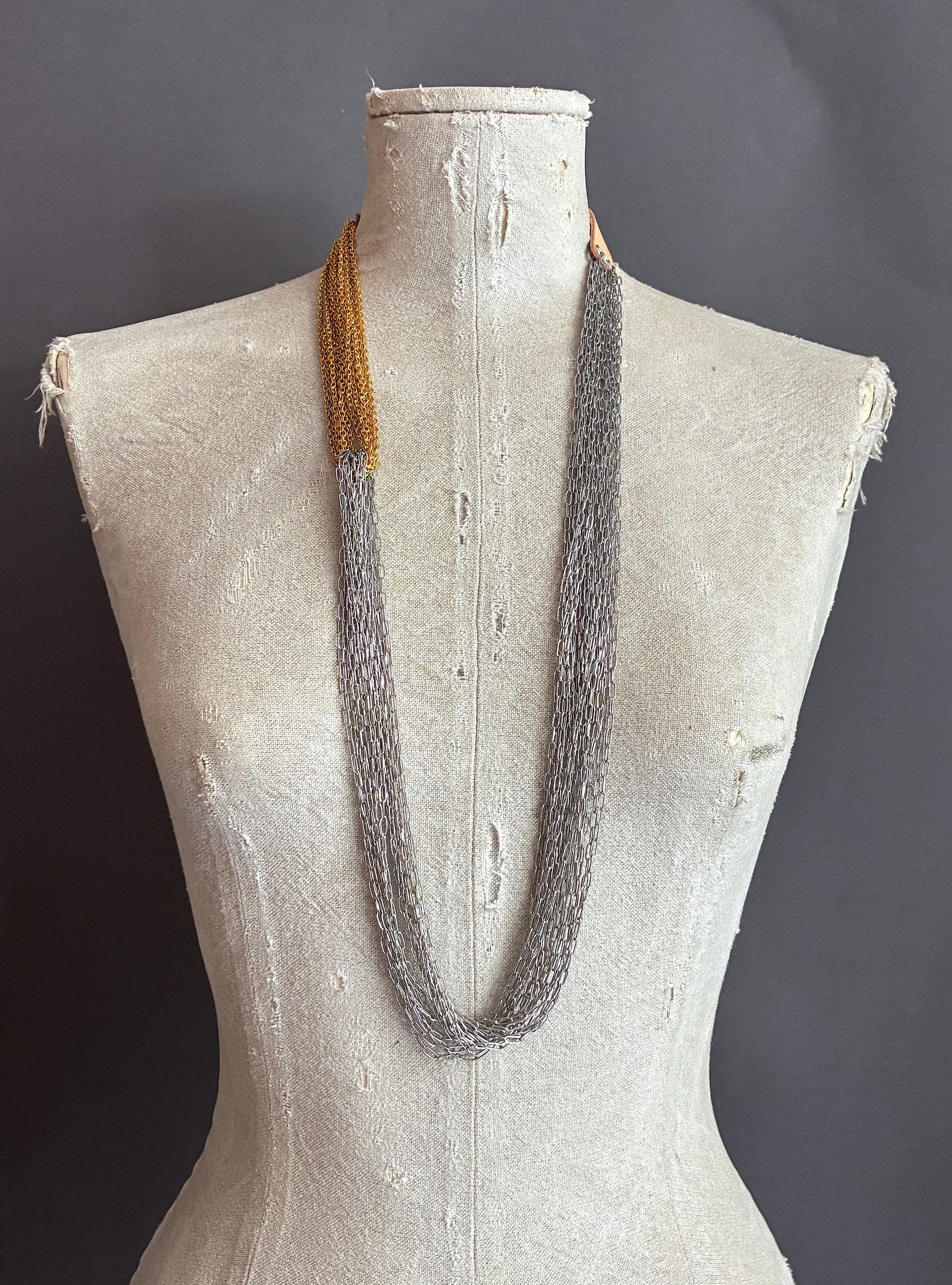 Collar Nudo Largo Dorado/Plateado