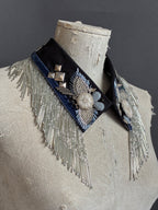 Cuello joya "Paris-Texas"— azul noche & plata con flecos