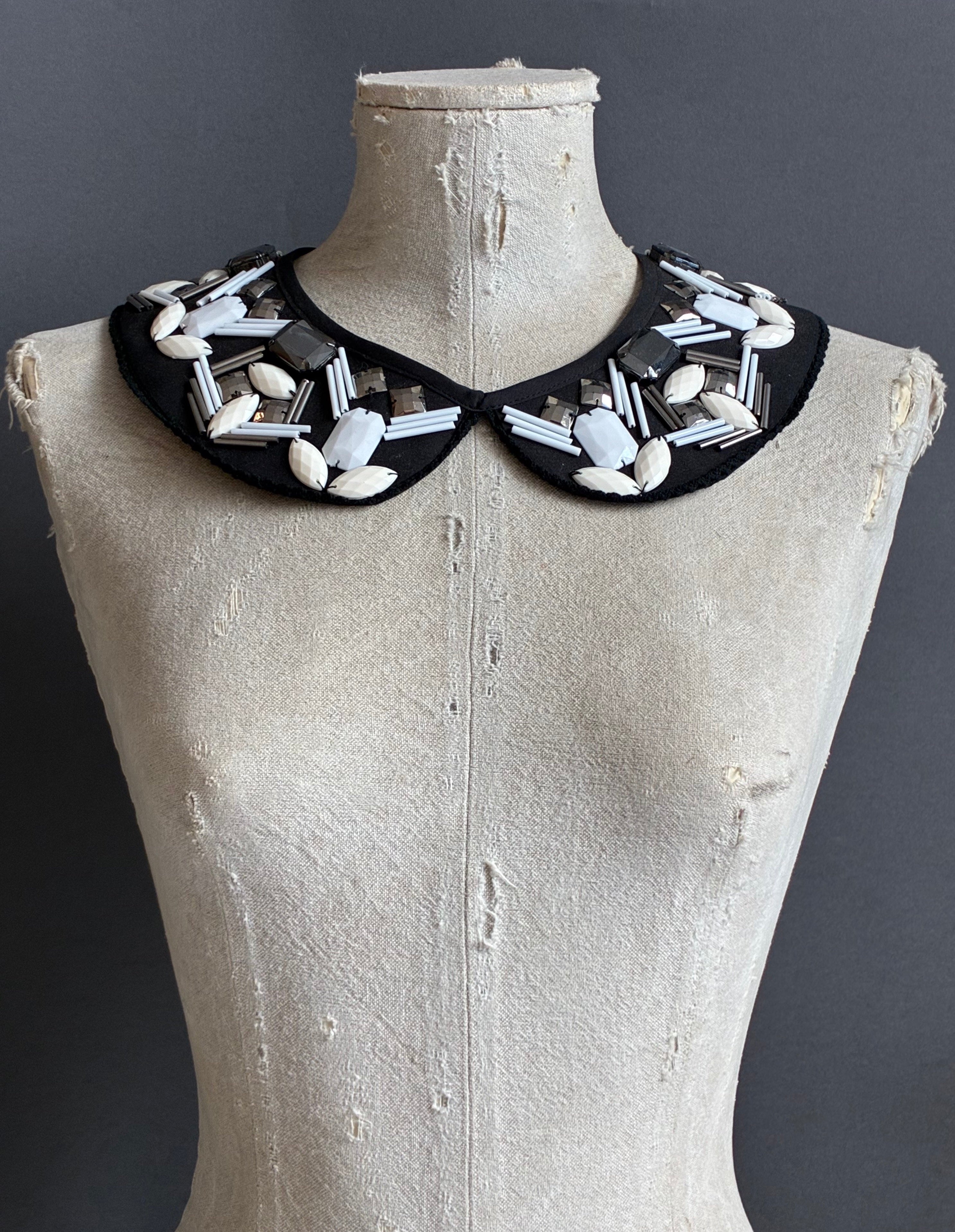 Cuello Joya  bordado a mano redondo "Patterns"