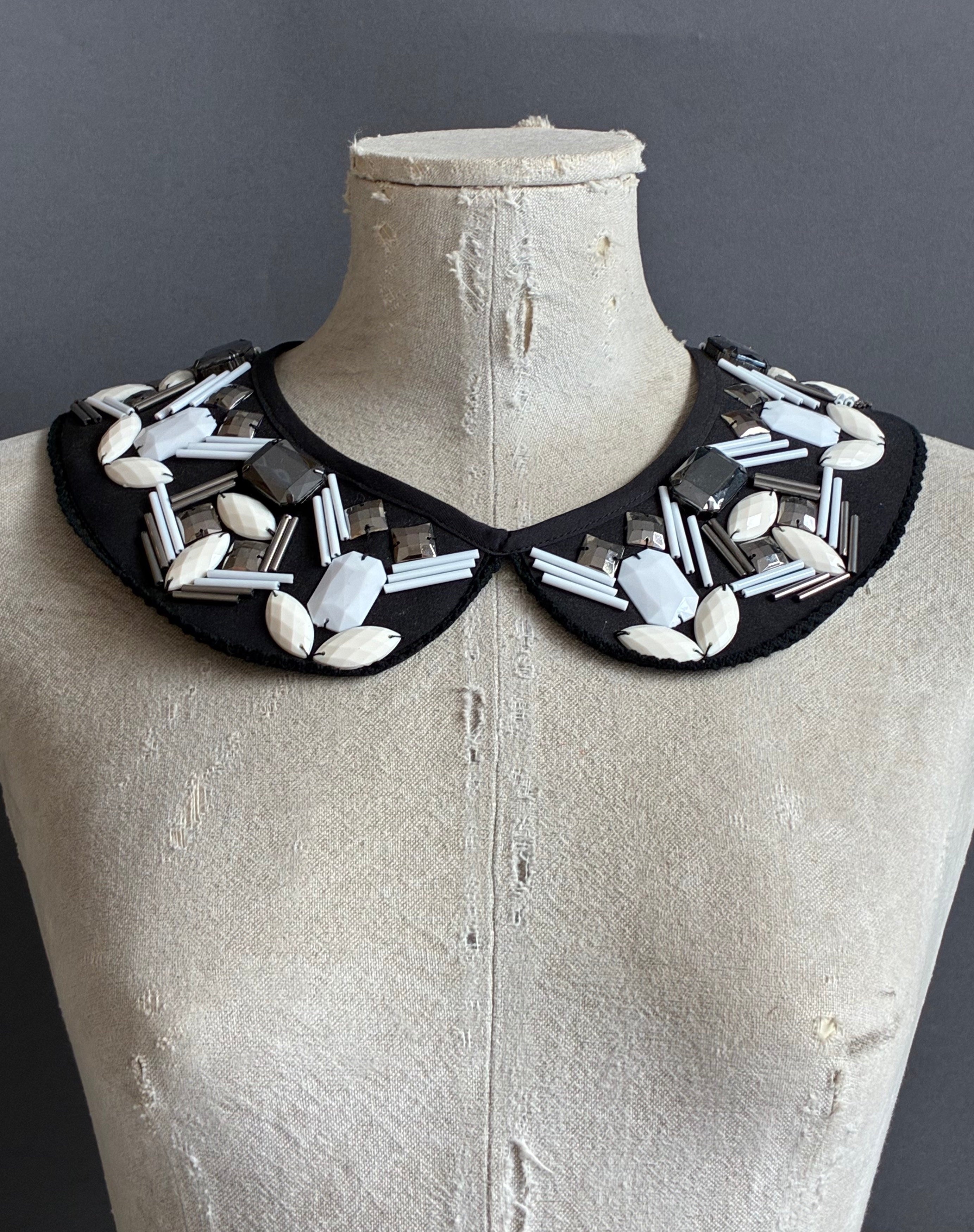 Cuello Joya  bordado a mano redondo "Patterns"