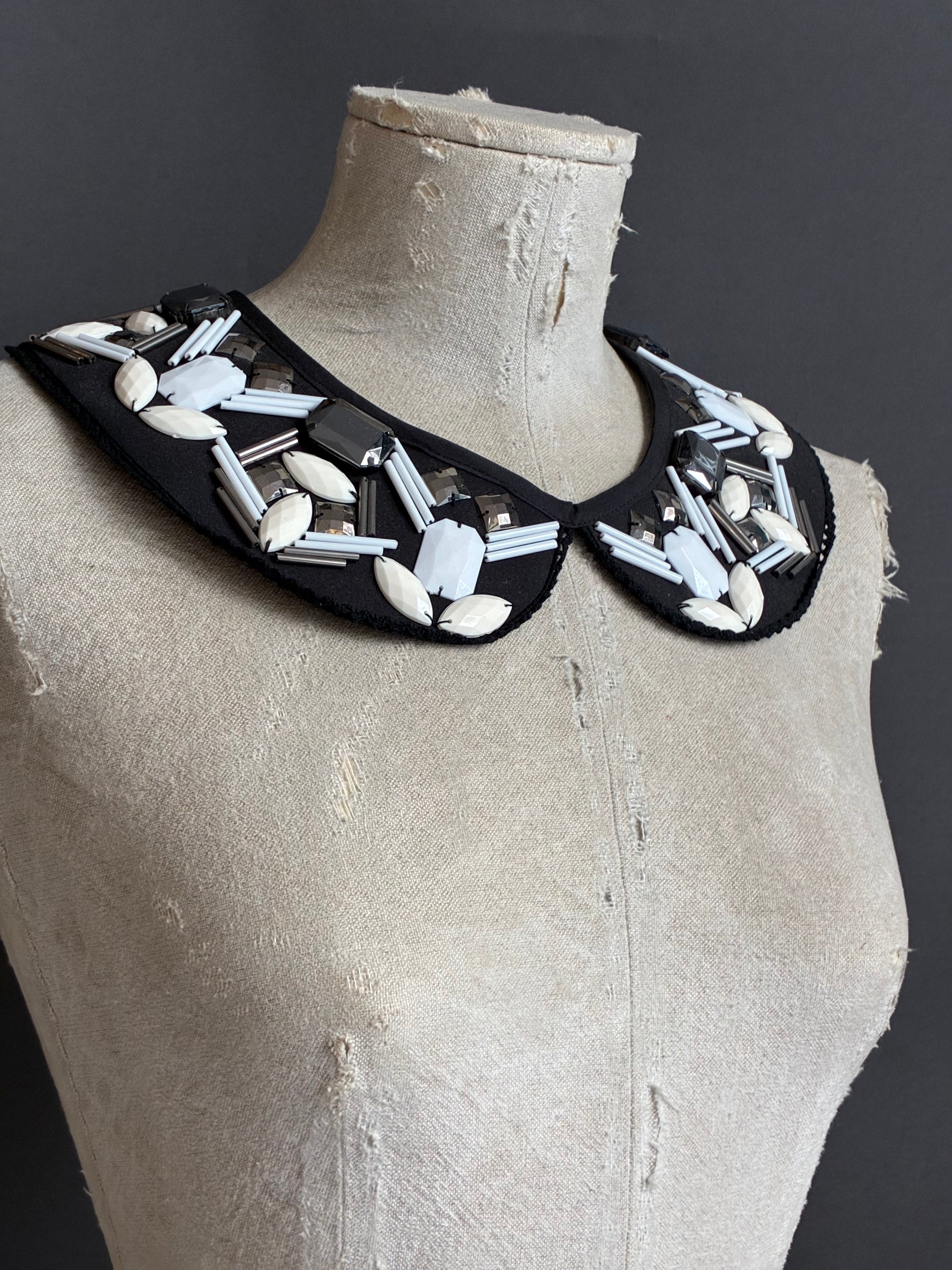 Cuello Joya  bordado a mano redondo "Patterns"