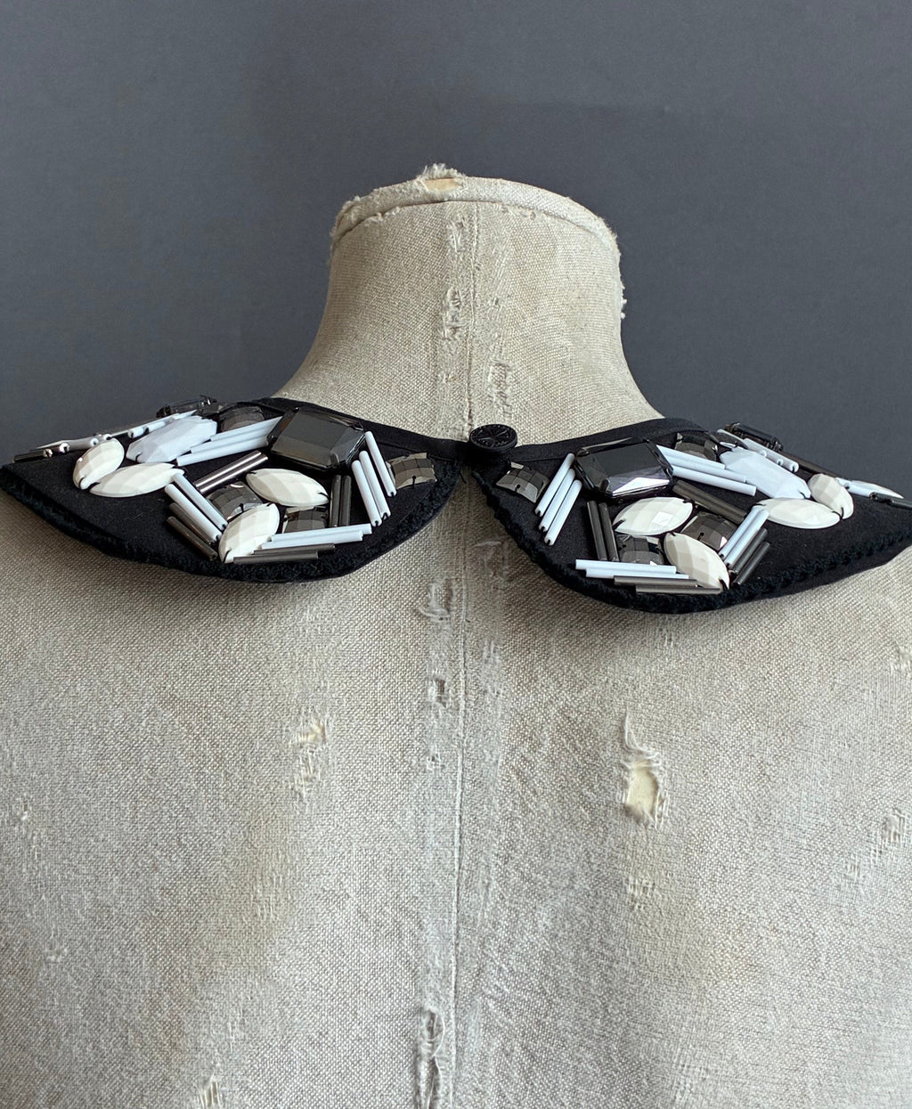 Cuello Joya  bordado a mano redondo "Patterns"