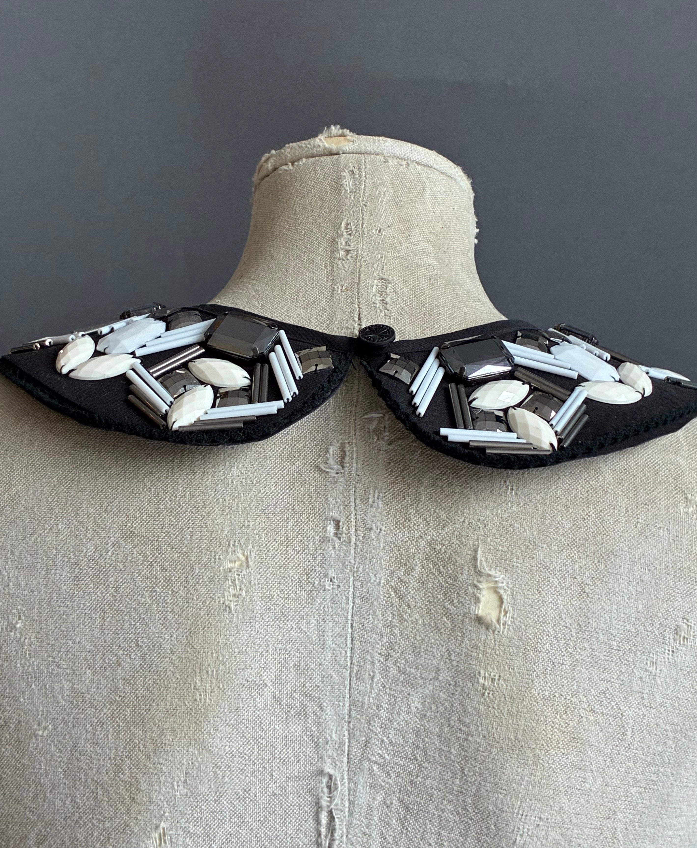 Cuello Joya  bordado a mano redondo "Patterns"