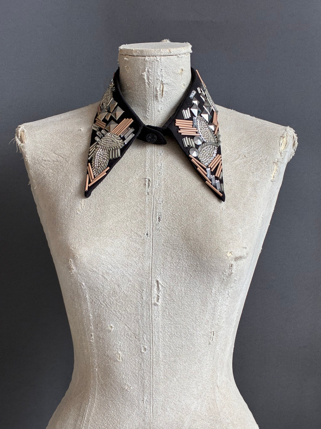 Cuello Joya bordado a mano "Nude"