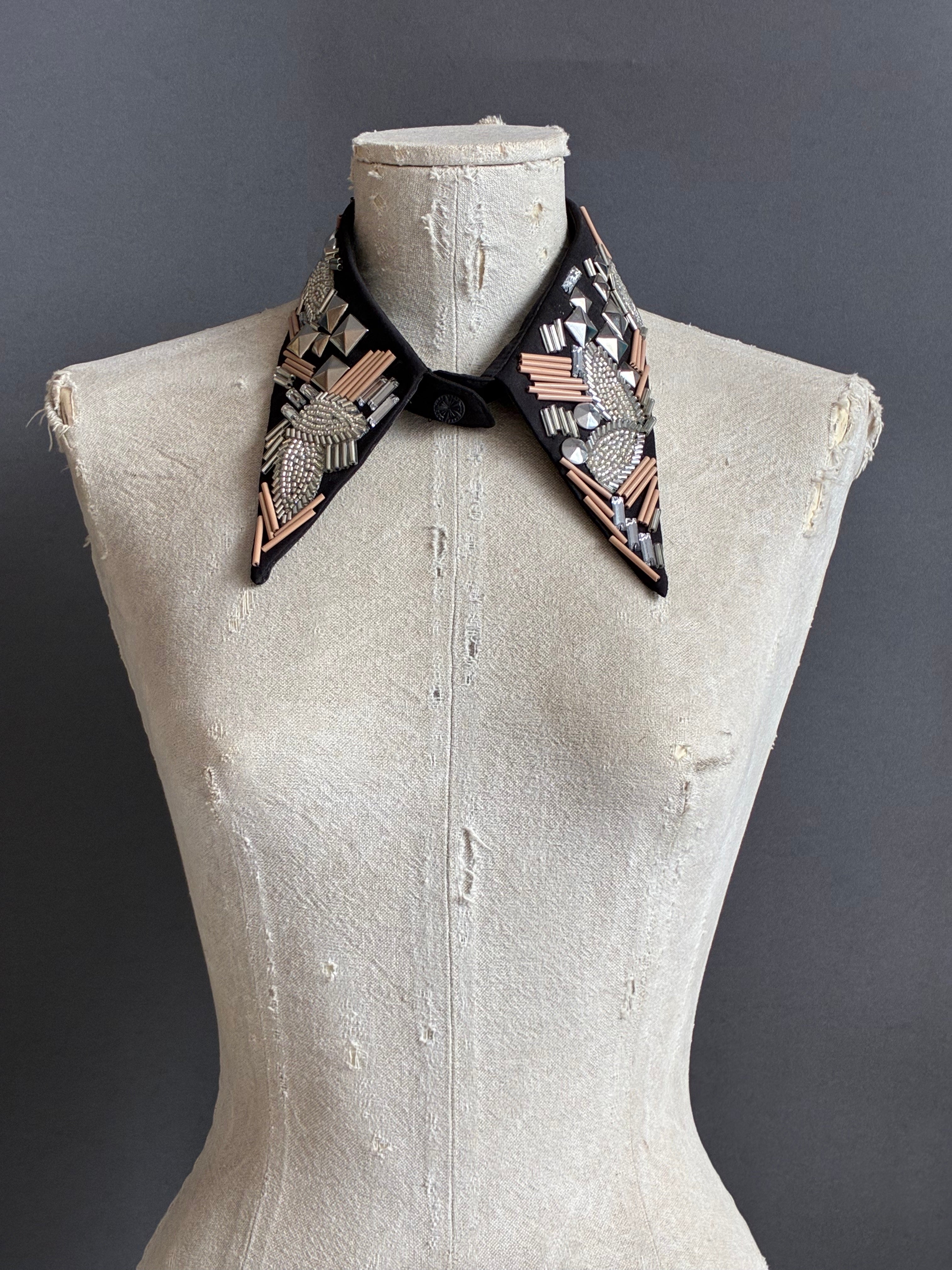 Cuello Joya bordado a mano "Nude"