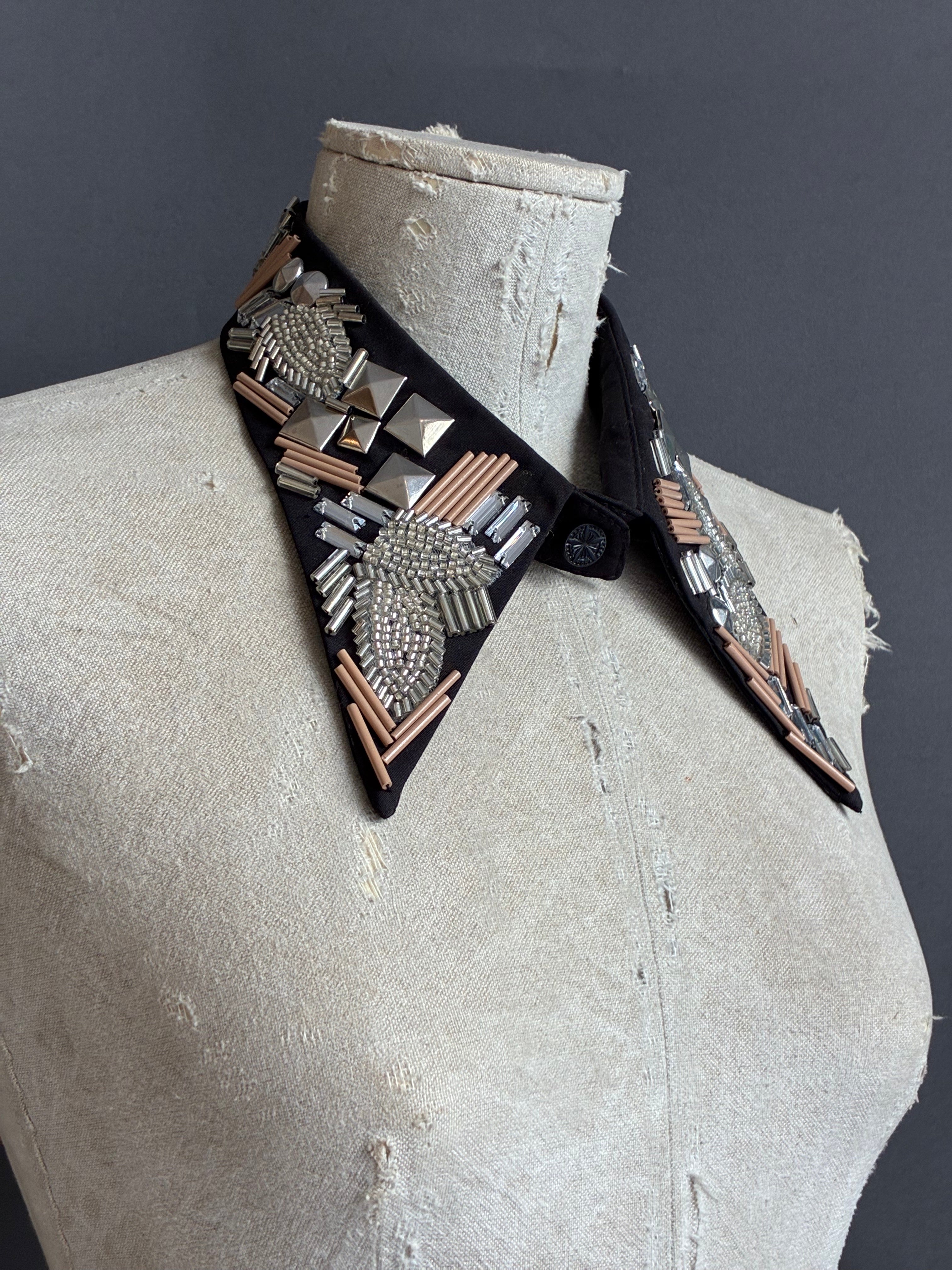 Cuello Joya bordado a mano "Nude"