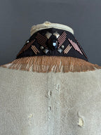 Cuello joya negro con flecos rosa nude y lazo | Óvalo
