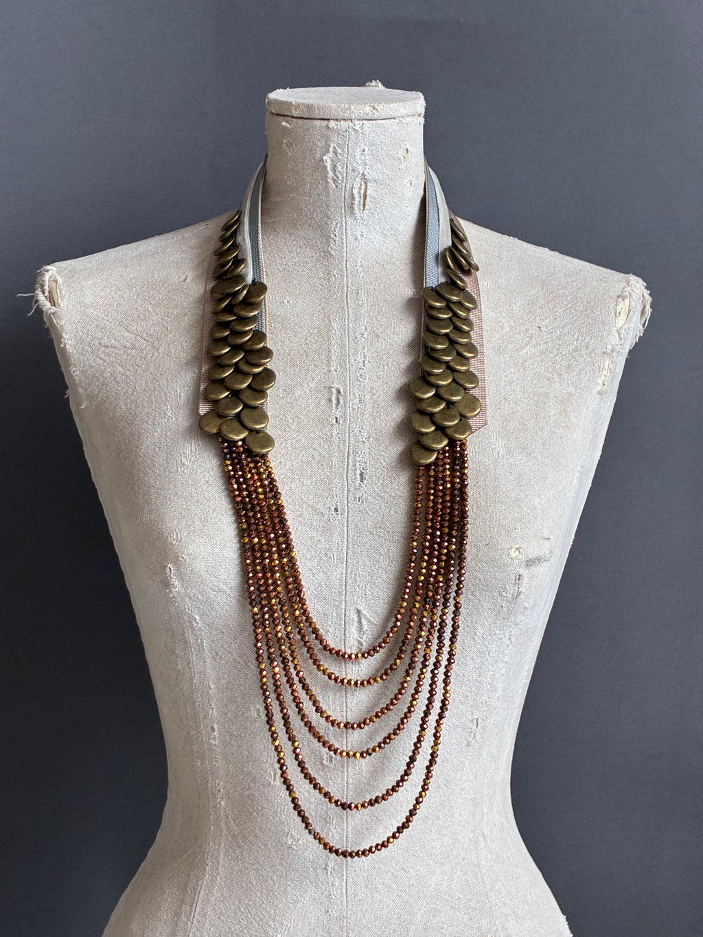 Collar Largo Escamas Cobre