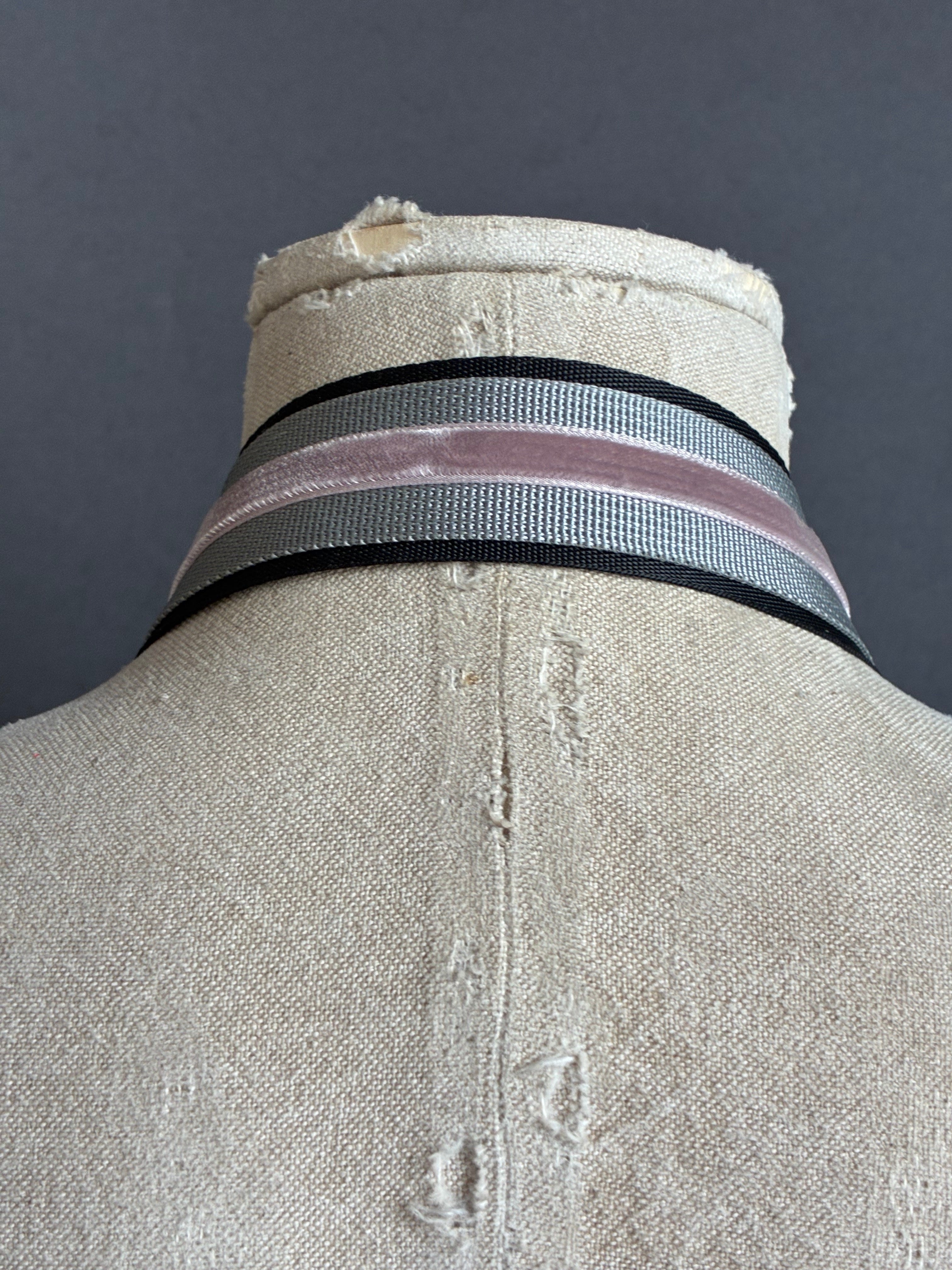 Collar largo Escamas Plateadas