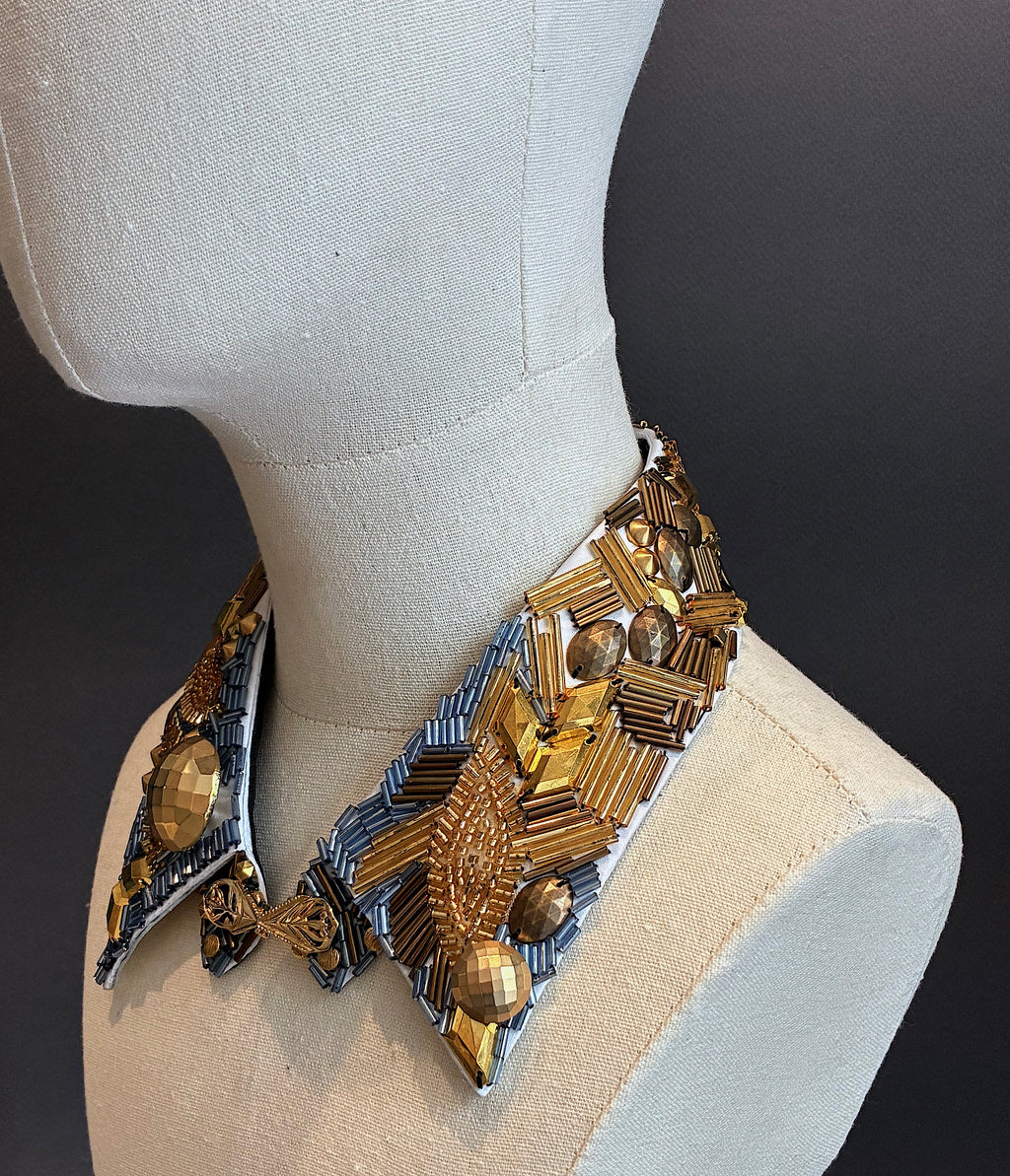 Cuello Joya bordado a mano "Antoinette"