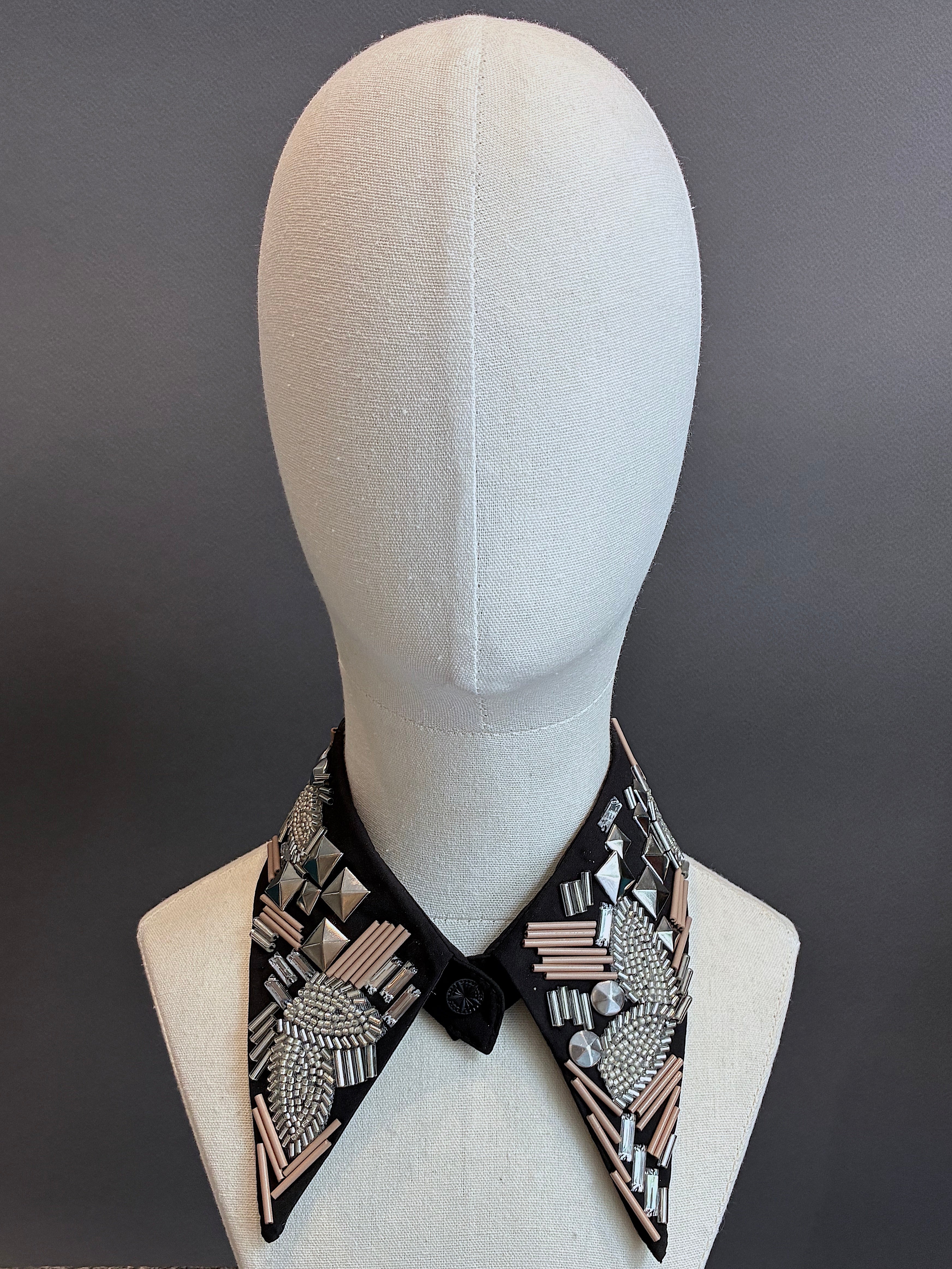 Cuello Joya bordado a mano "Nude"