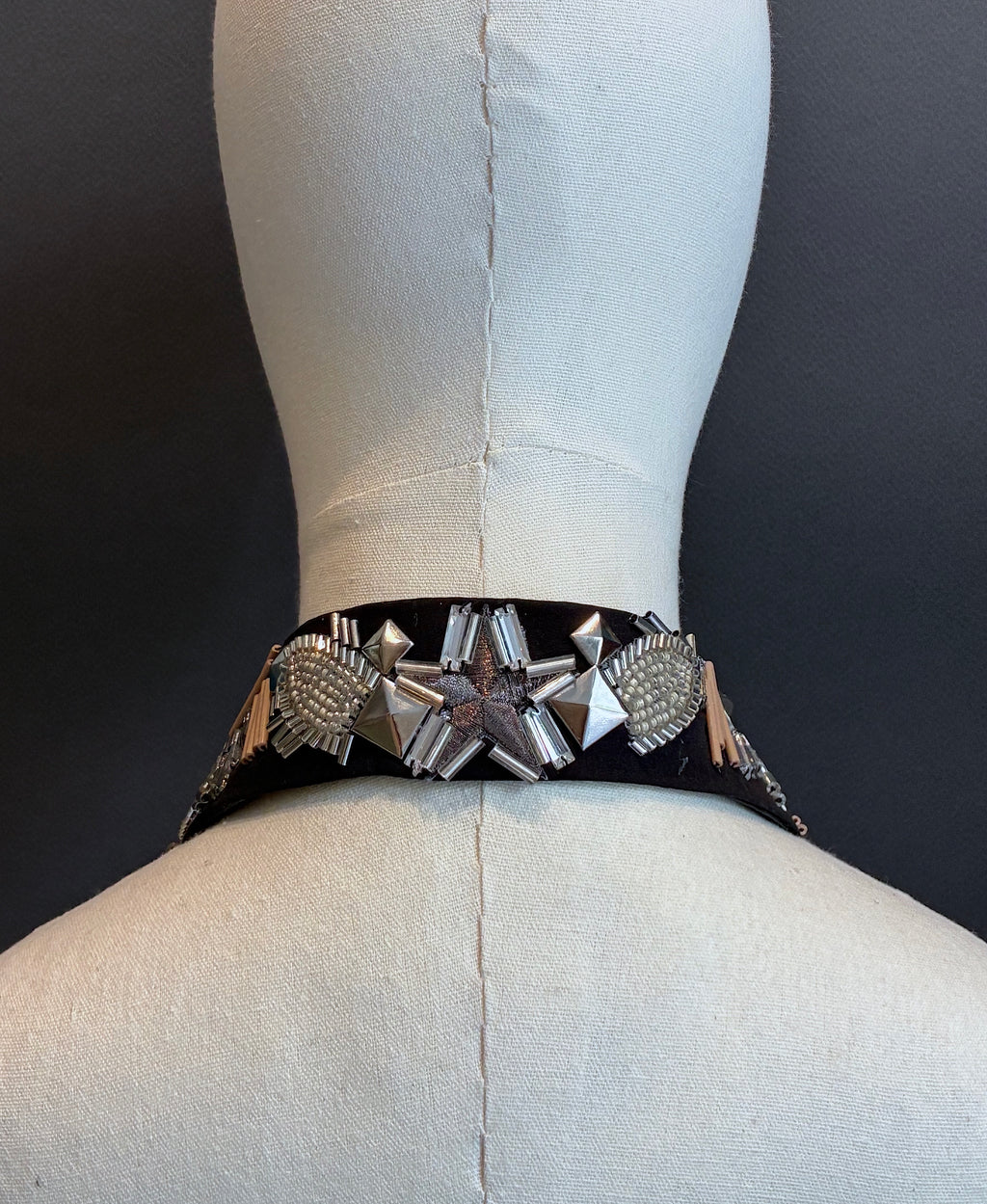 Cuello Joya bordado a mano "Nude"