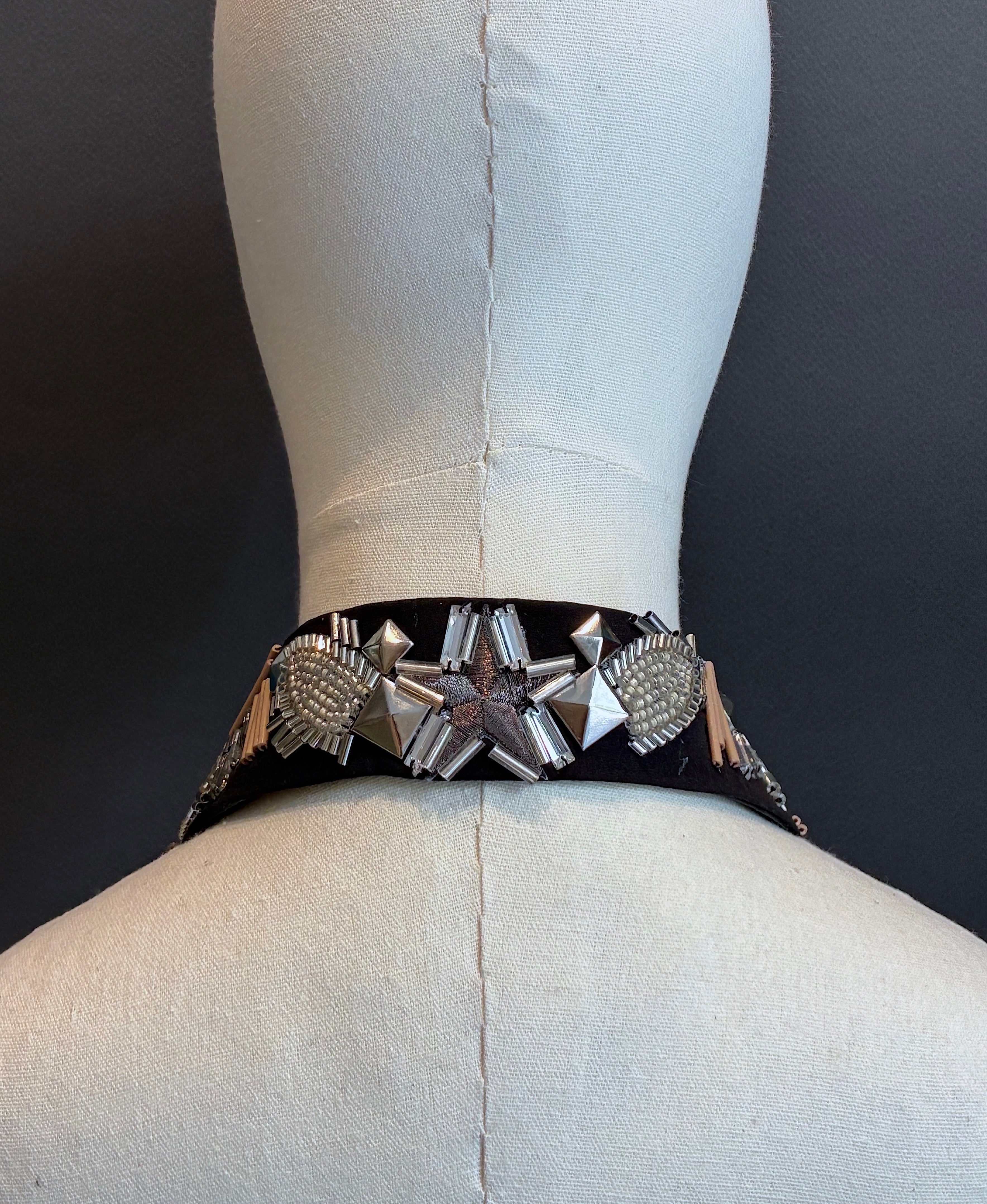 Cuello Joya bordado a mano "Nude"